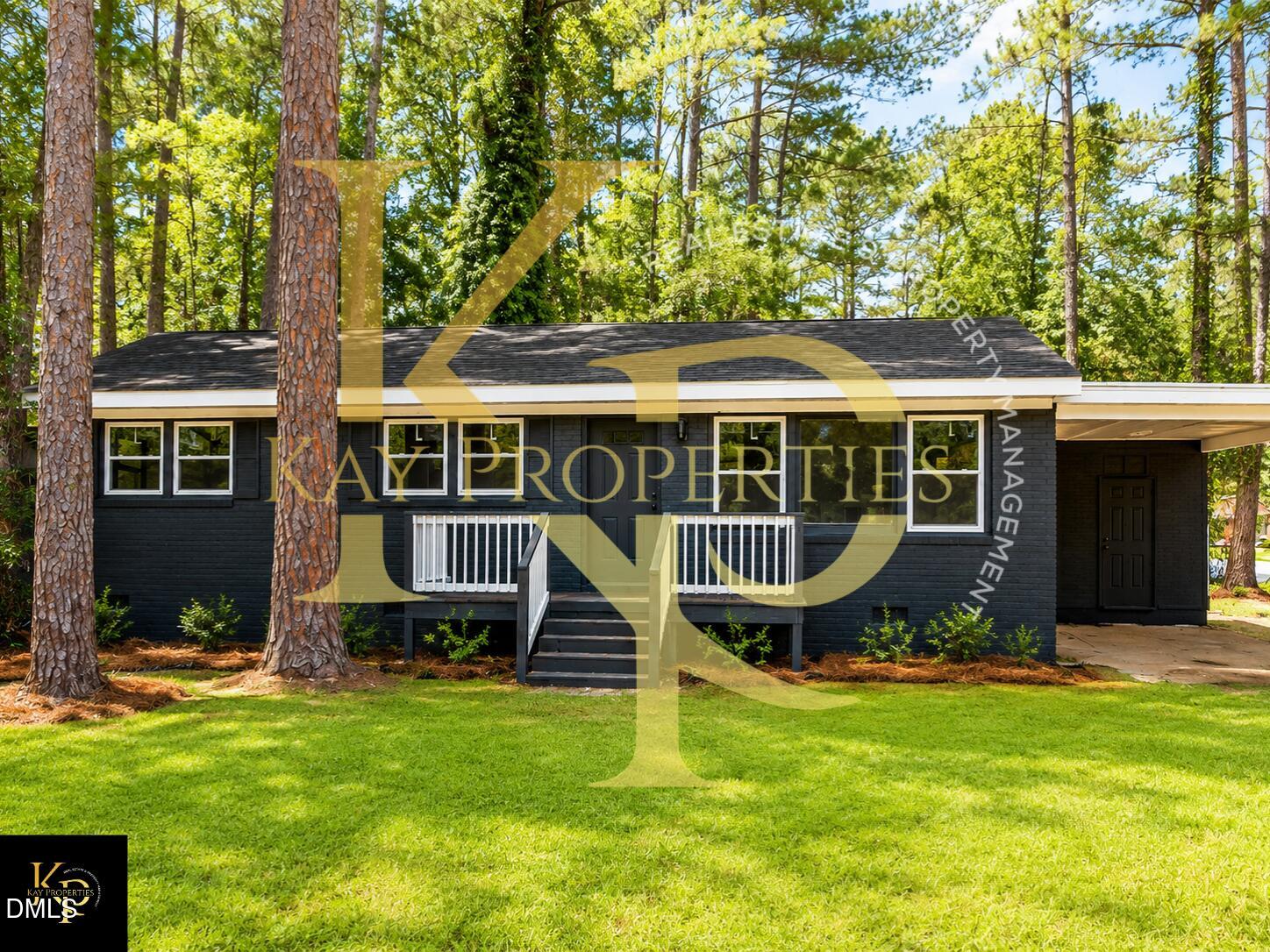 1828 Windsor Drive Property Photo 1