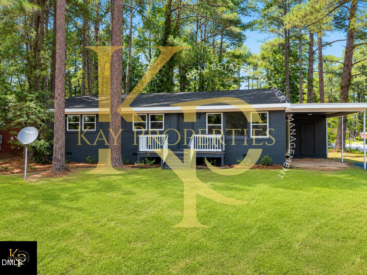 1828 Windsor Drive Property Photo 2