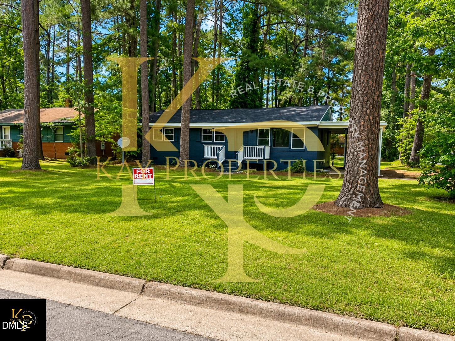 1828 Windsor Drive Property Photo 3