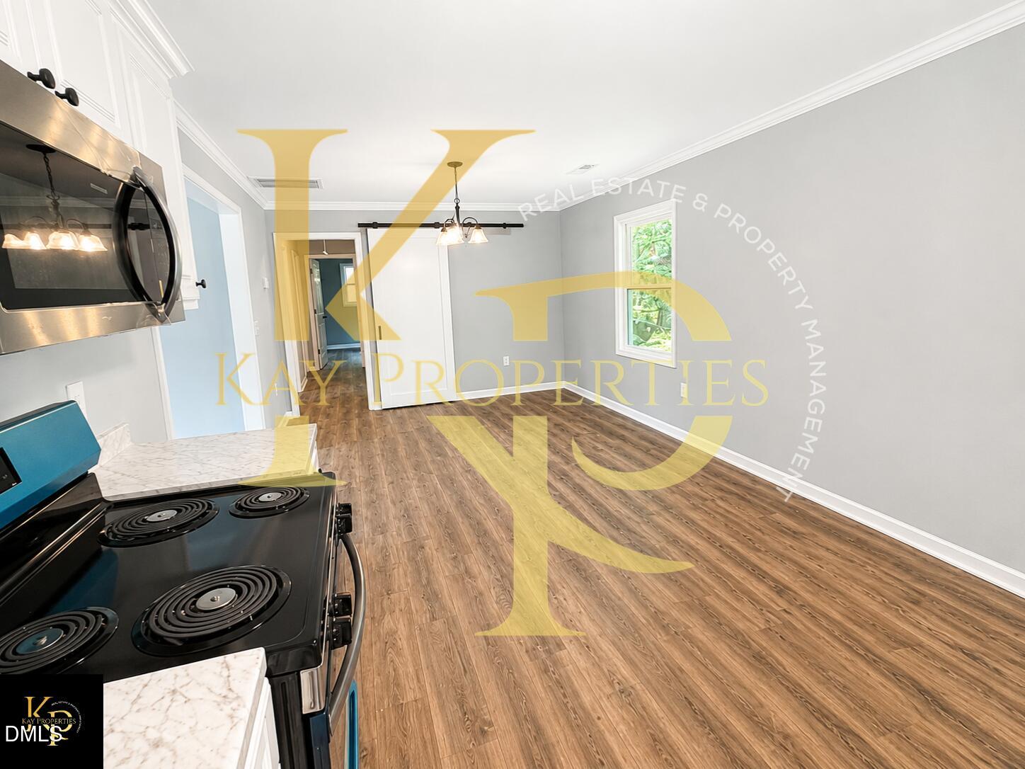 1828 Windsor Drive Property Photo 9