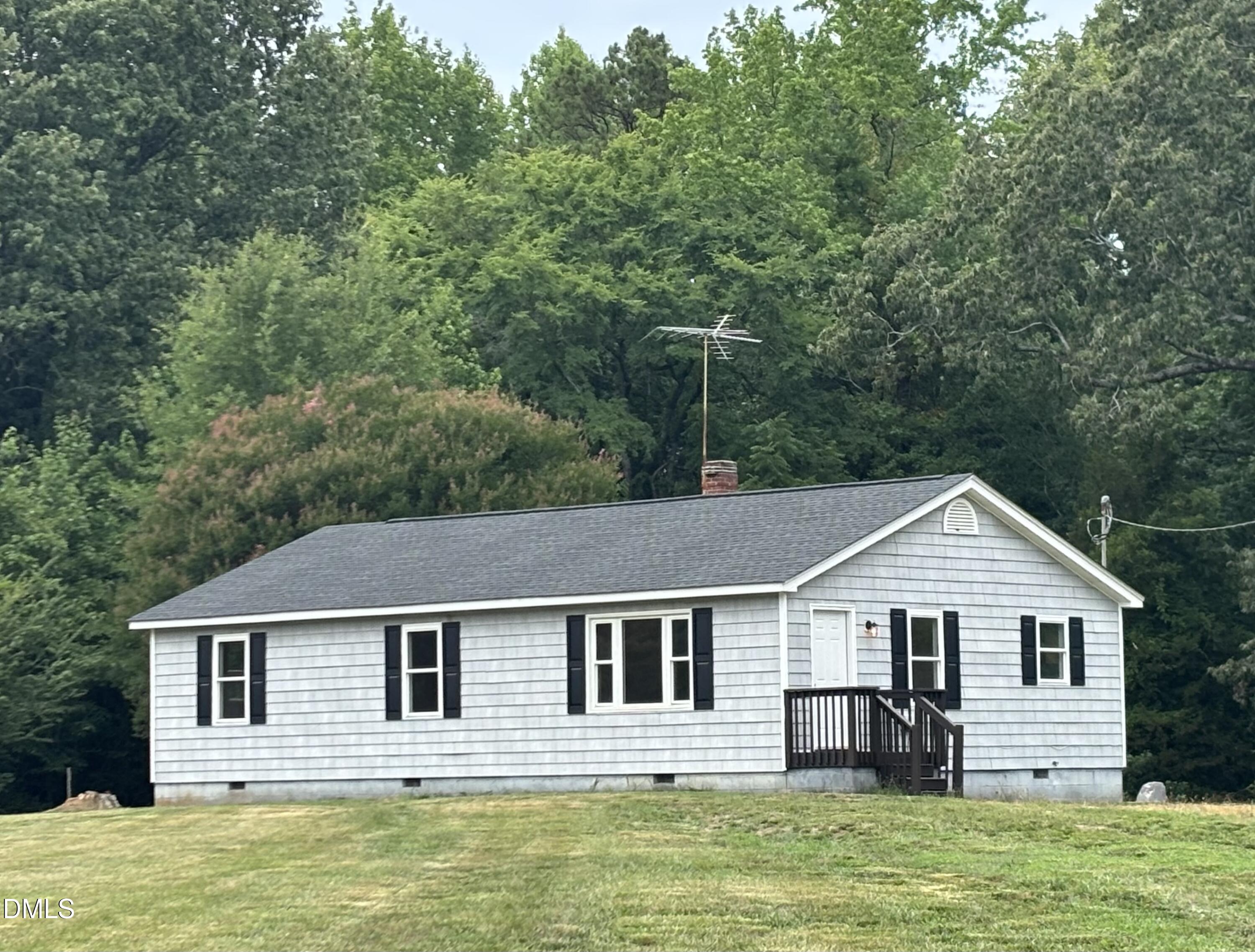 695 Layton Store Road Property Photo 1