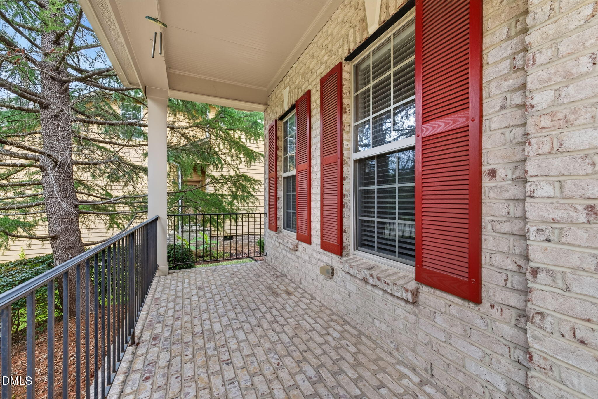 1049 Kennicott Avenue Property Photo 4