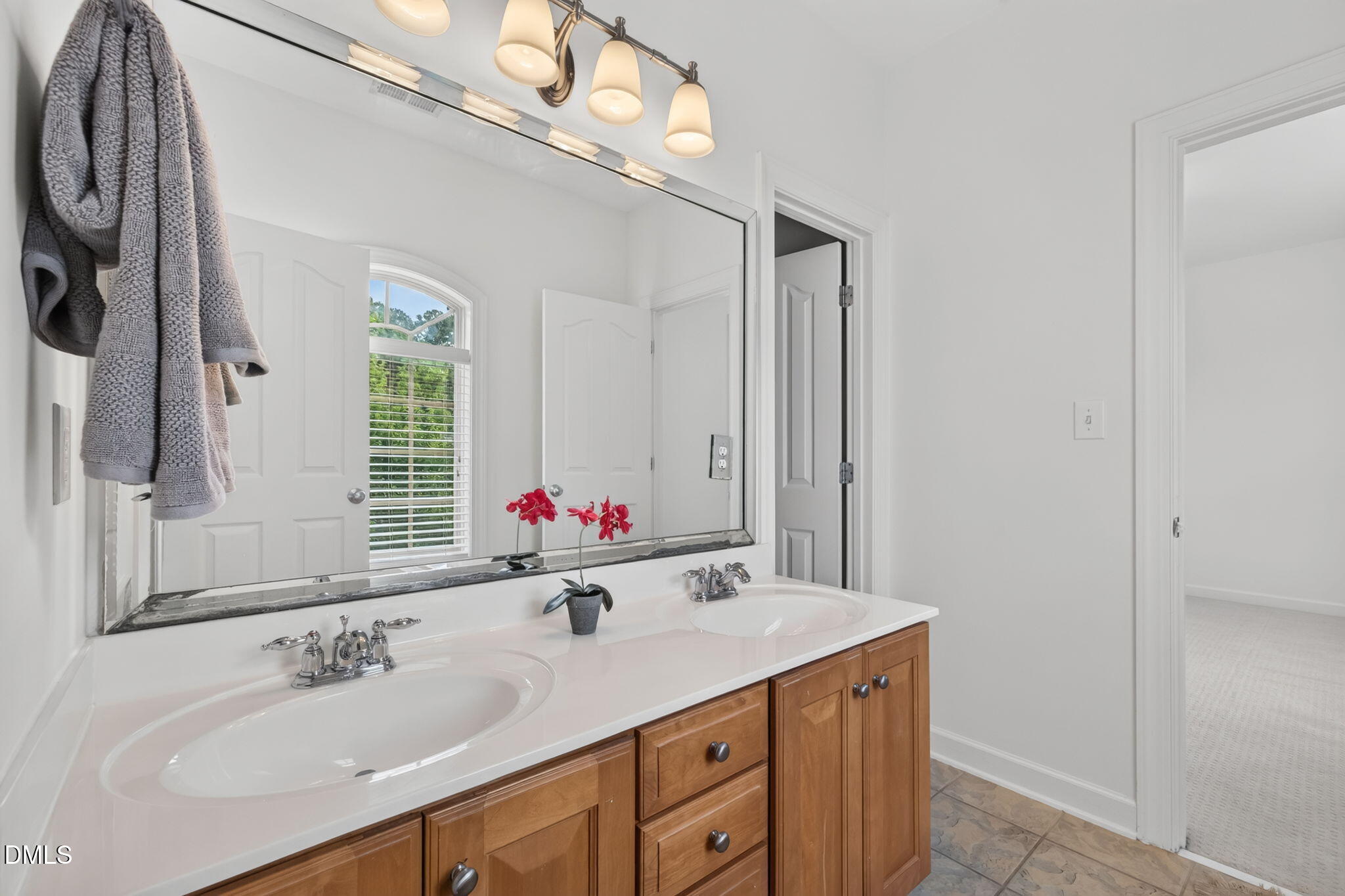 1049 Kennicott Avenue Property Photo 48