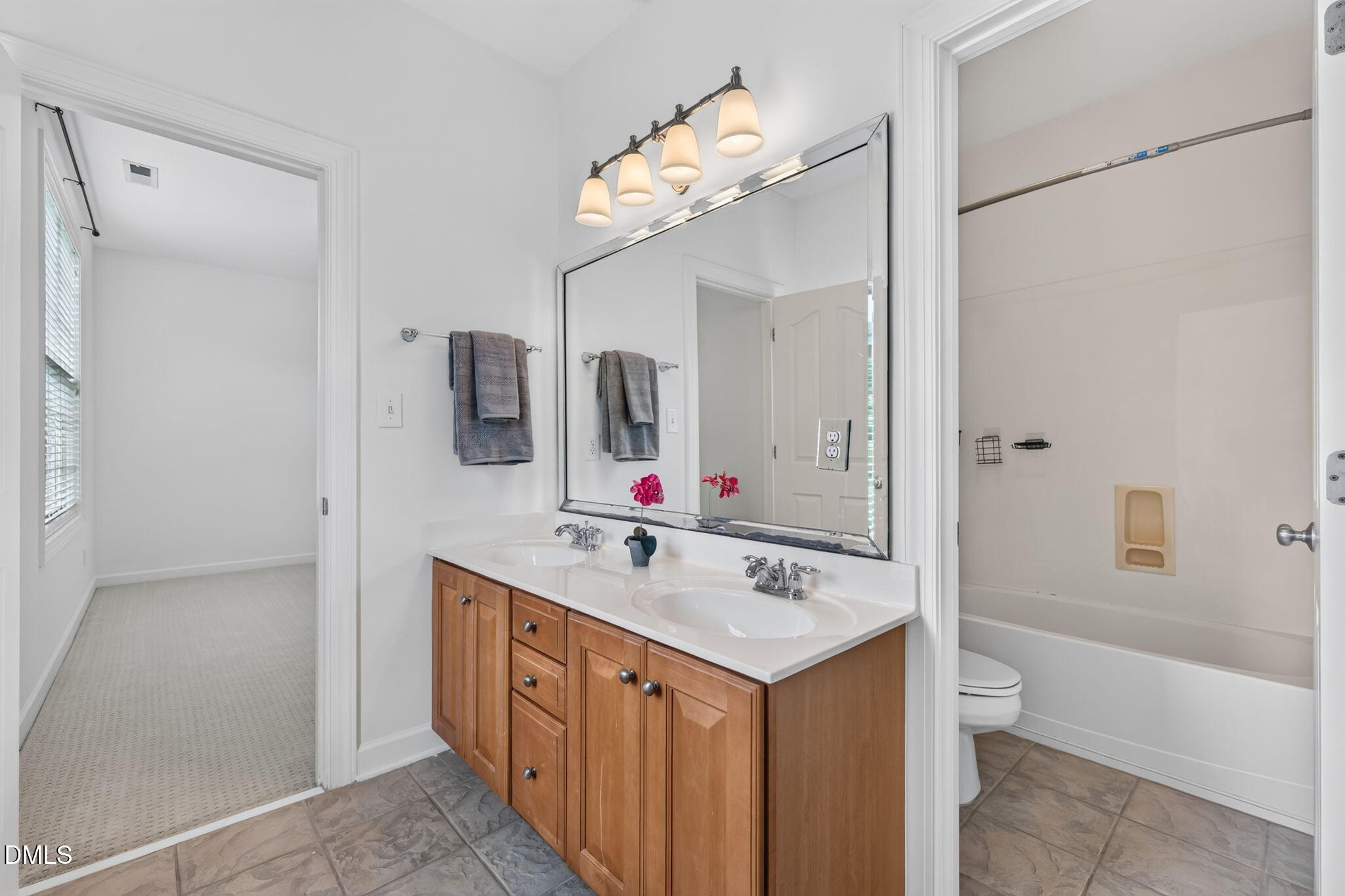 1049 Kennicott Avenue Property Photo 49
