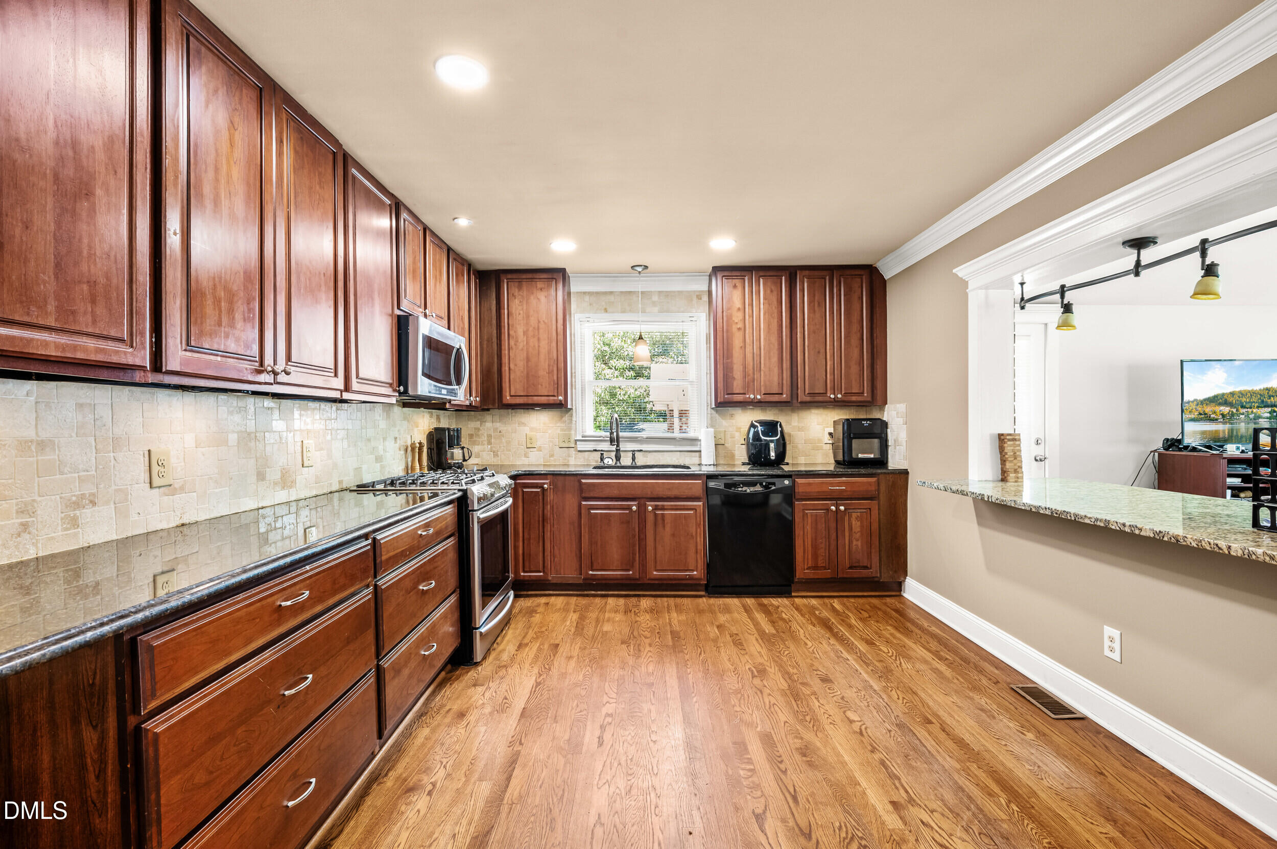 810 Bryn Mawr Court Property Photo 6
