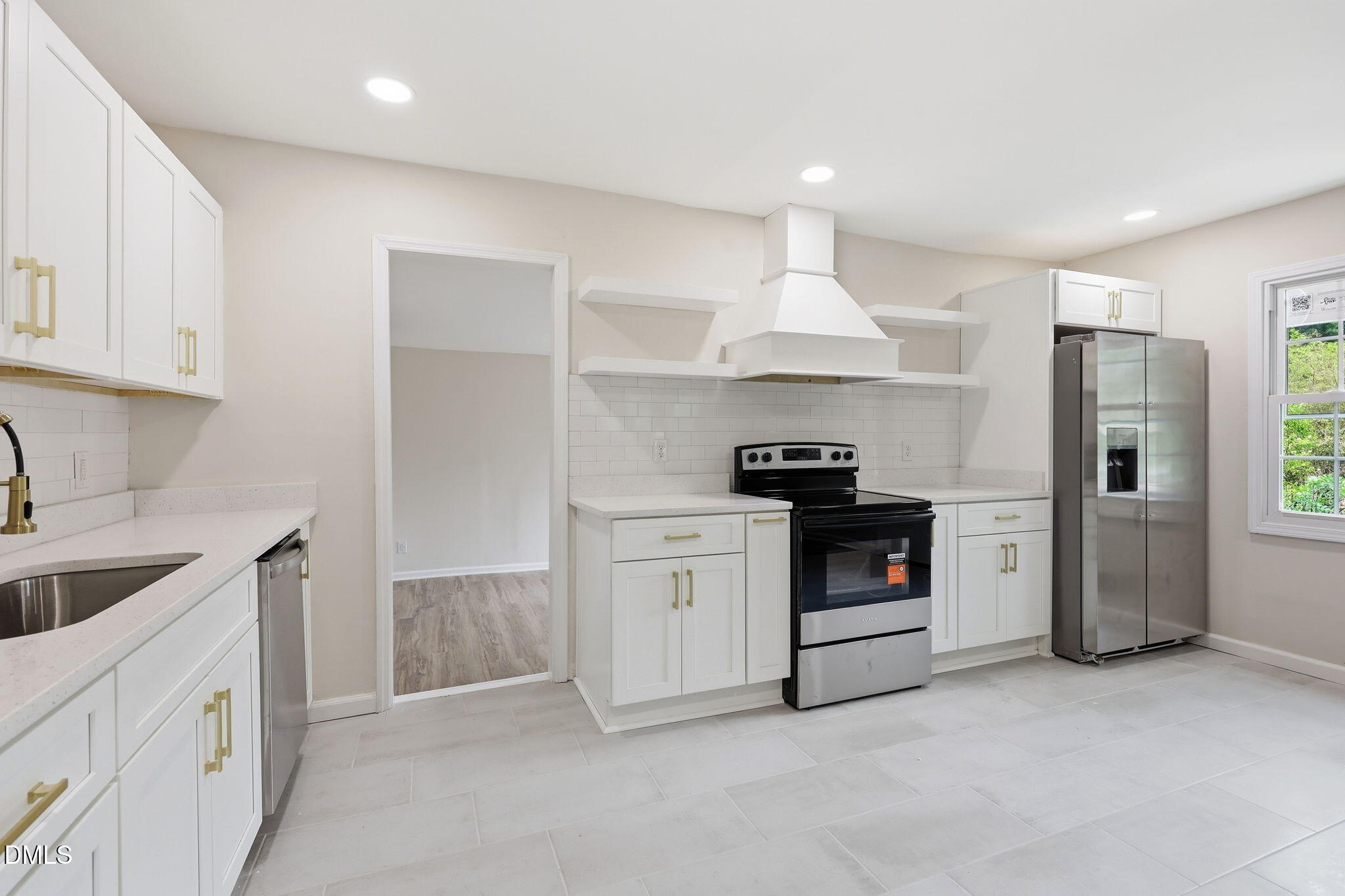 1118 Raynor Street Property Photo 6
