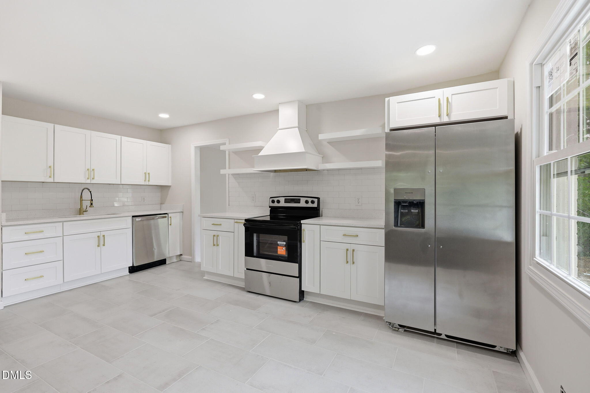 1118 Raynor Street Property Photo 7