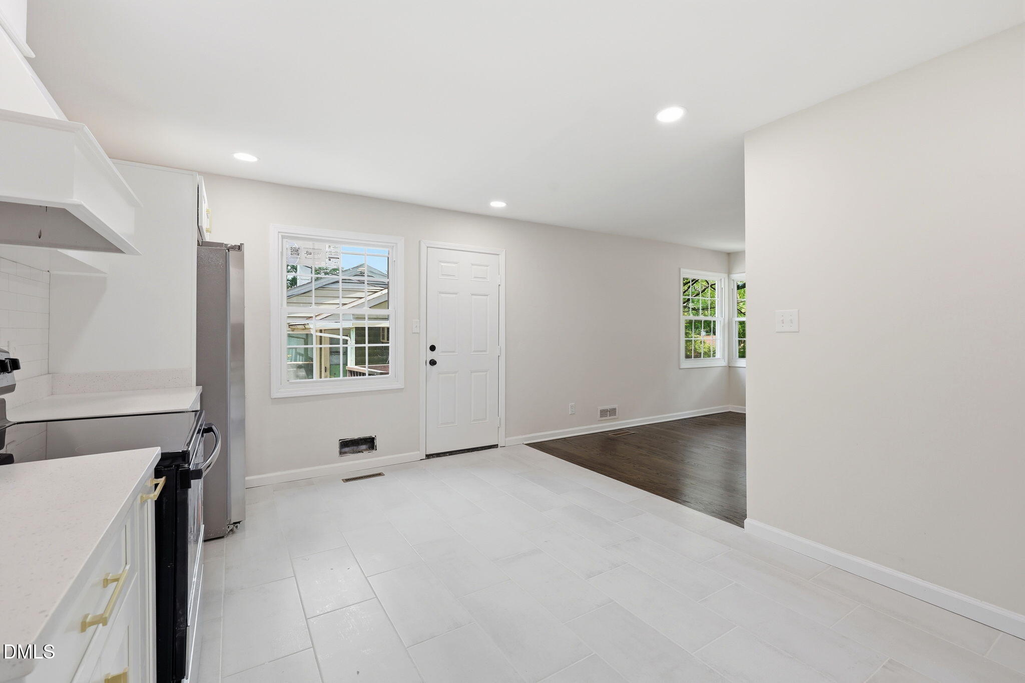 1118 Raynor Street Property Photo 8