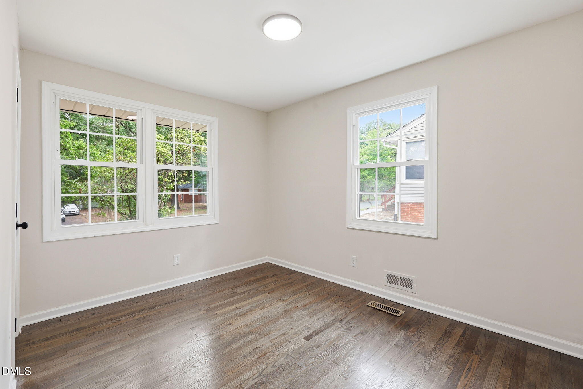 1118 Raynor Street Property Photo 22