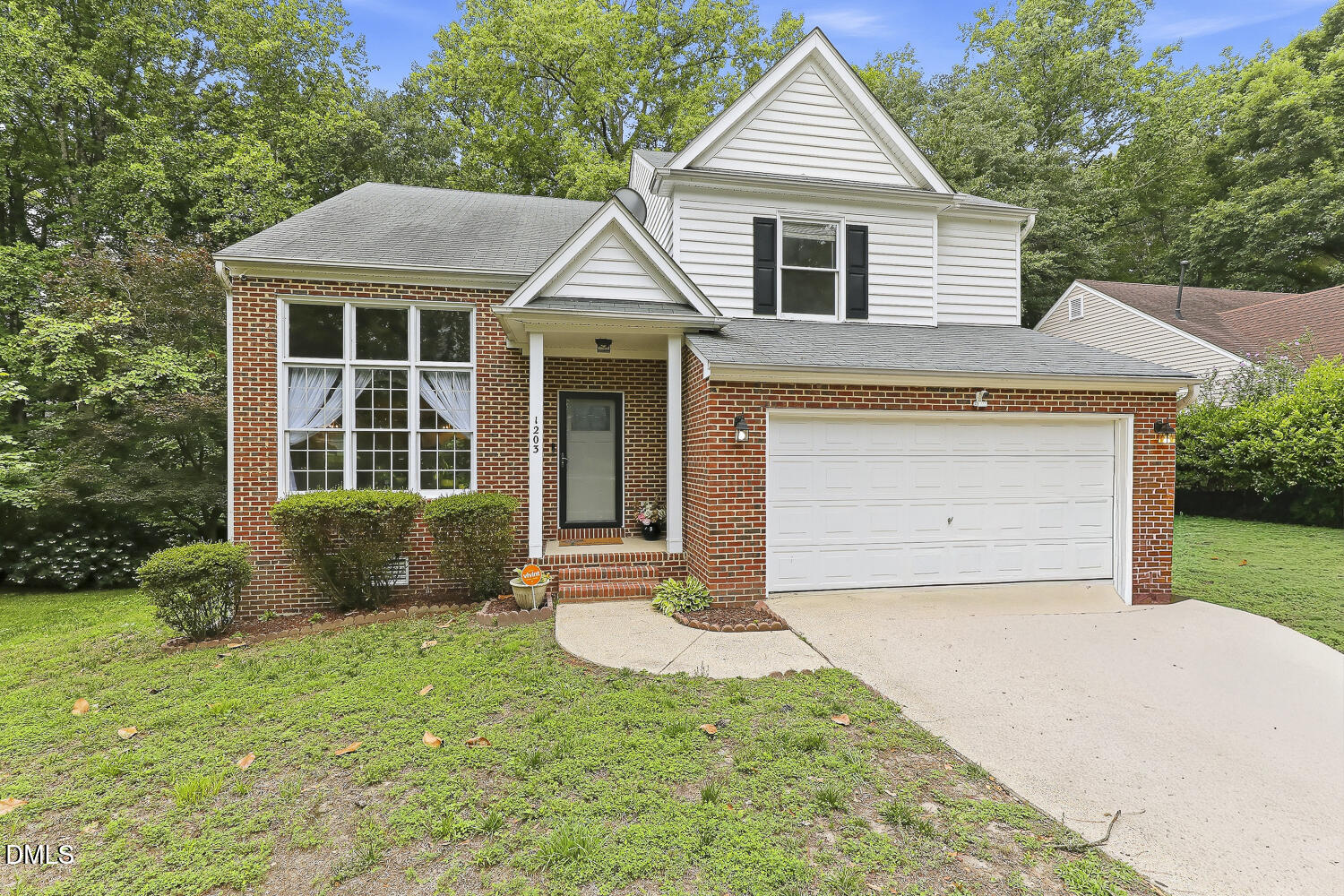 1203 Silvershire Way Property Photo 3