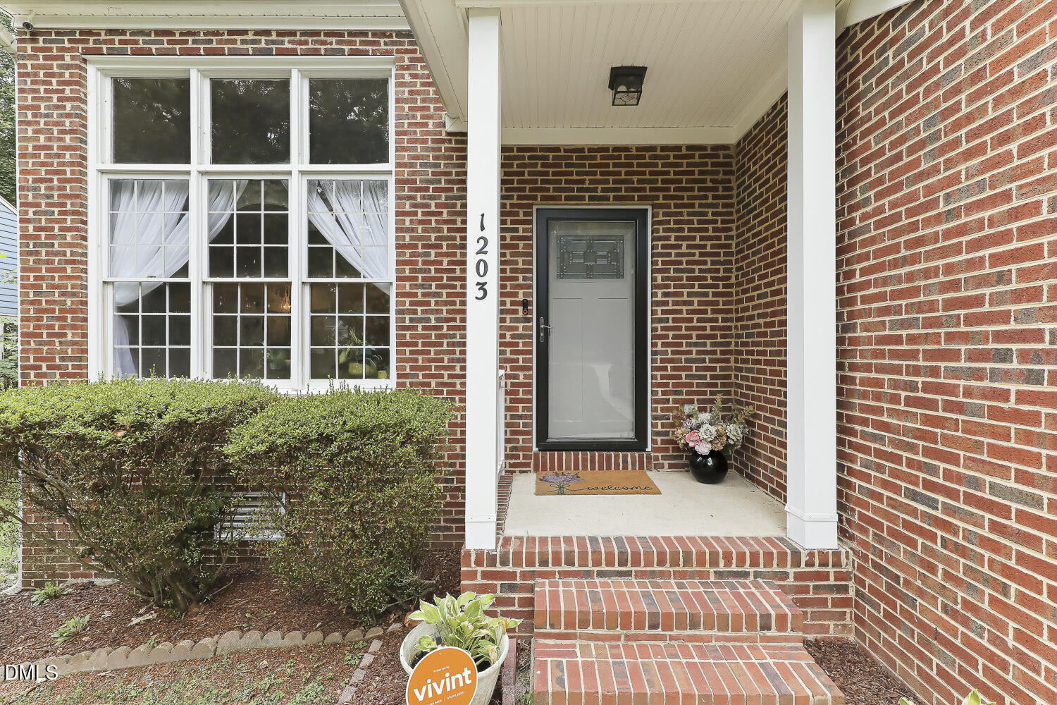 1203 Silvershire Way Property Photo 4