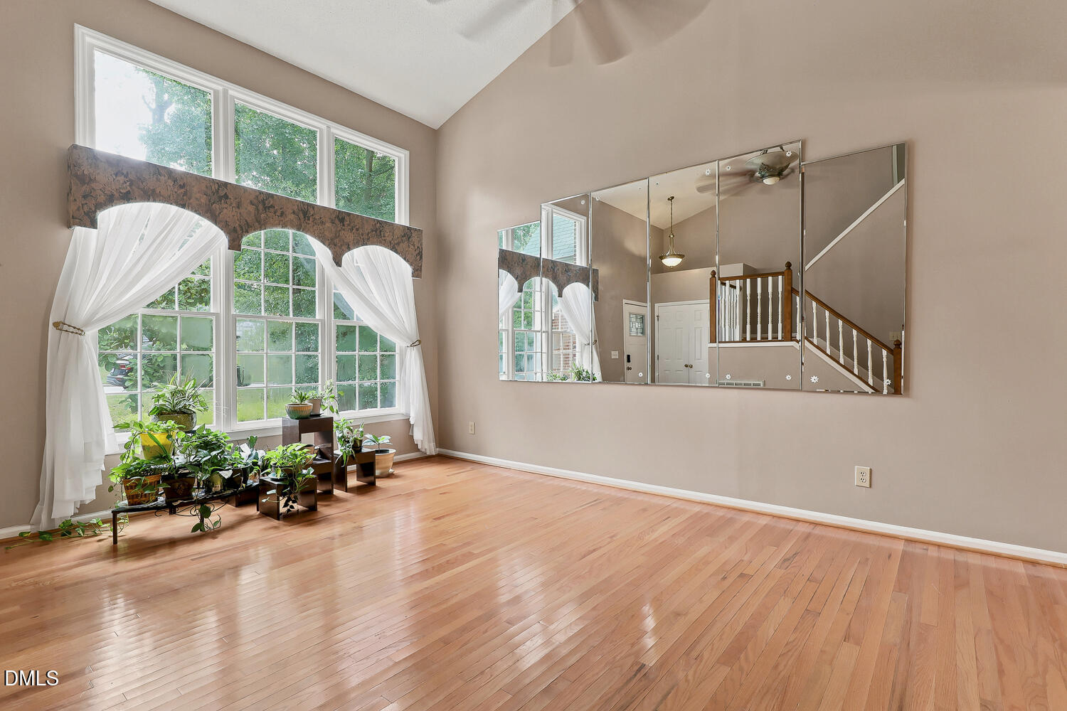 1203 Silvershire Way Property Photo 6