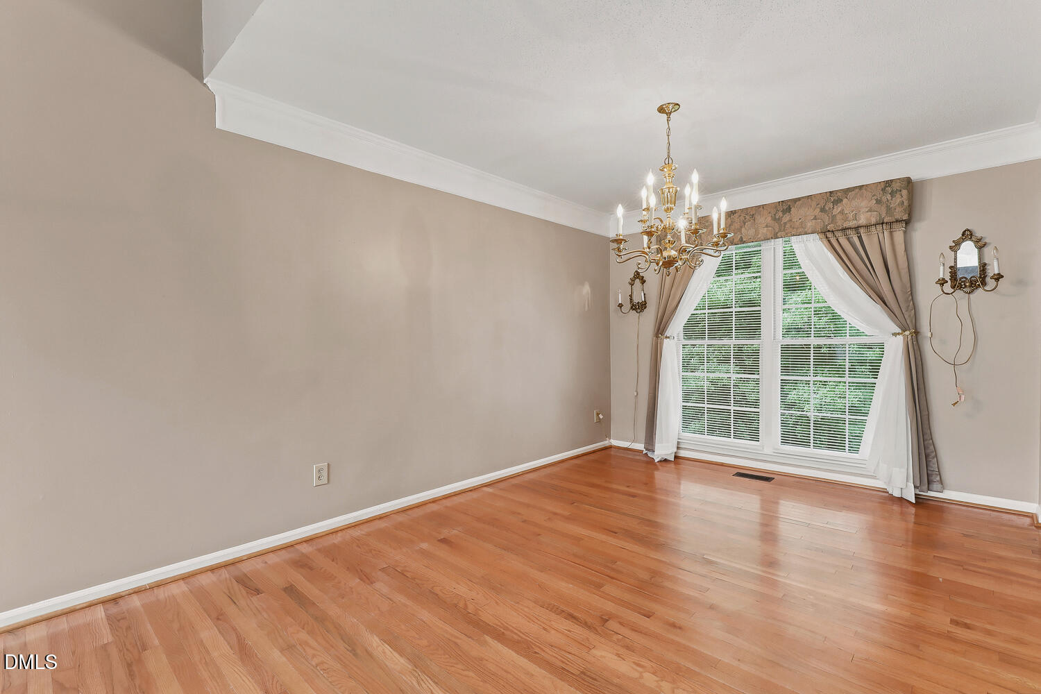 1203 Silvershire Way Property Photo 8