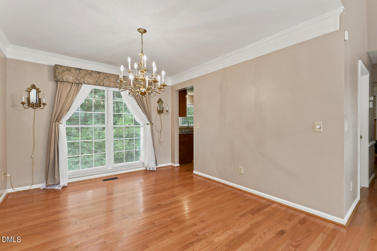 1203 Silvershire Way Property Photo 9