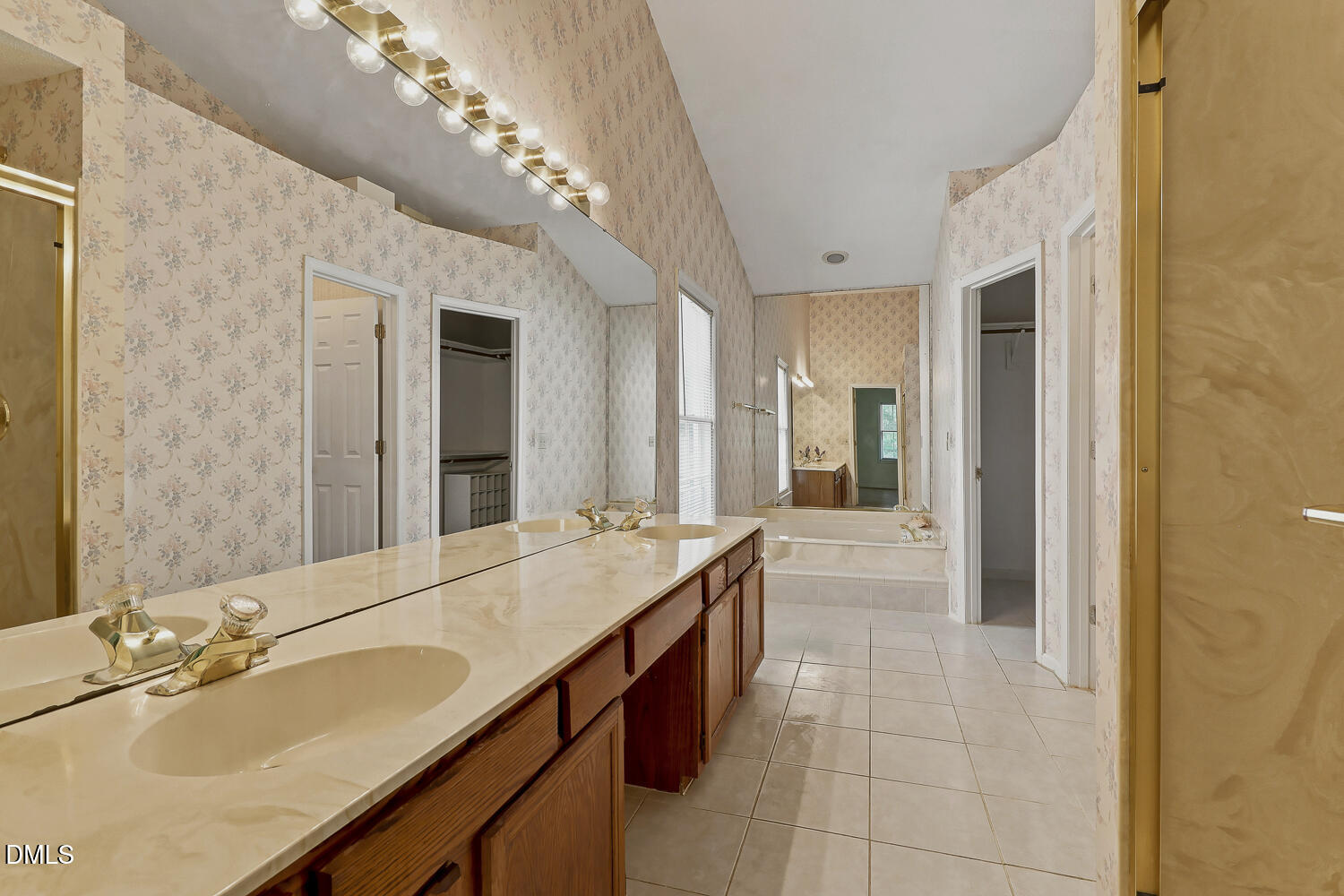 1203 Silvershire Way Property Photo 25