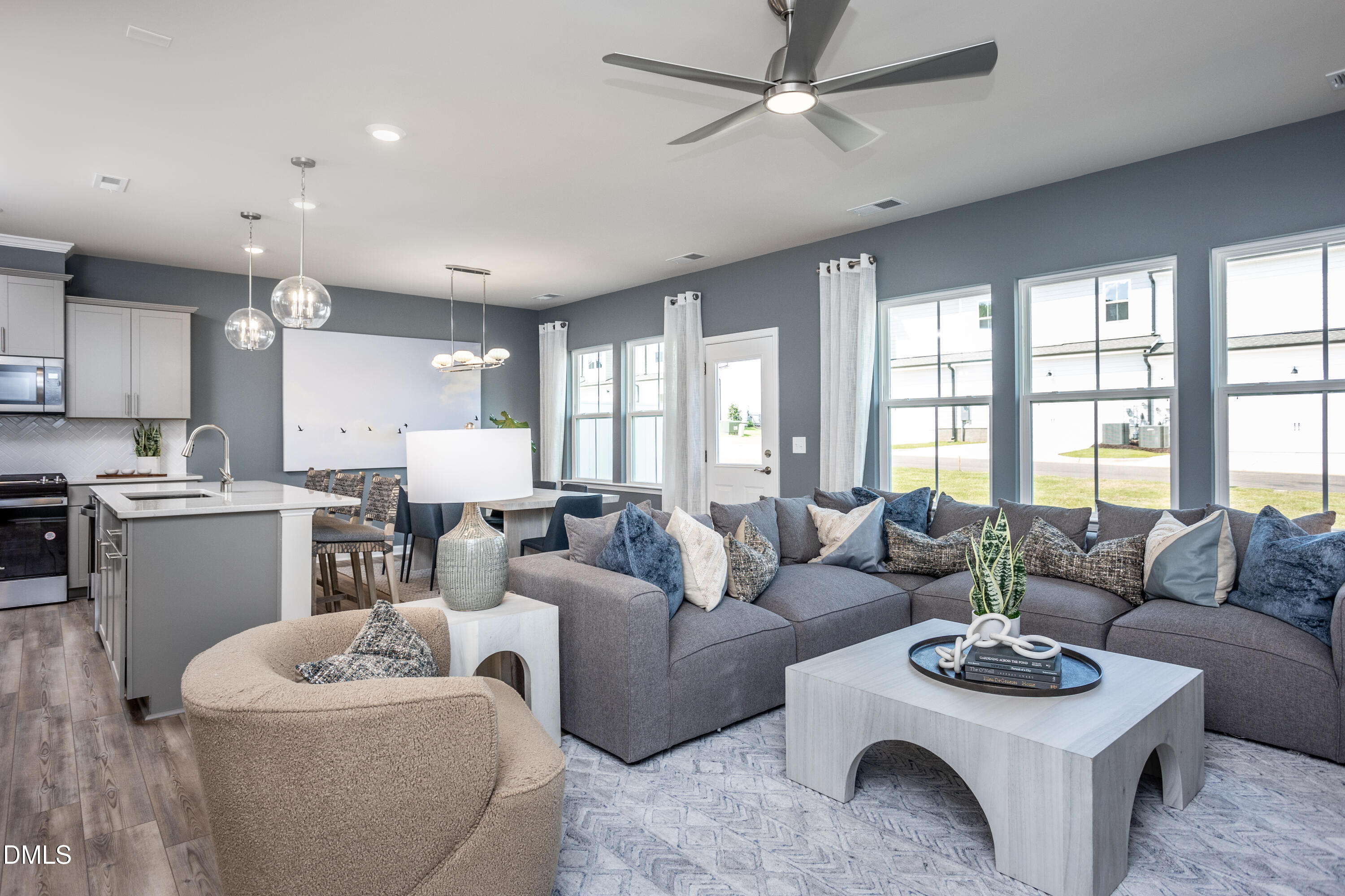 2322 Sun Vibes Way Property Photo 9