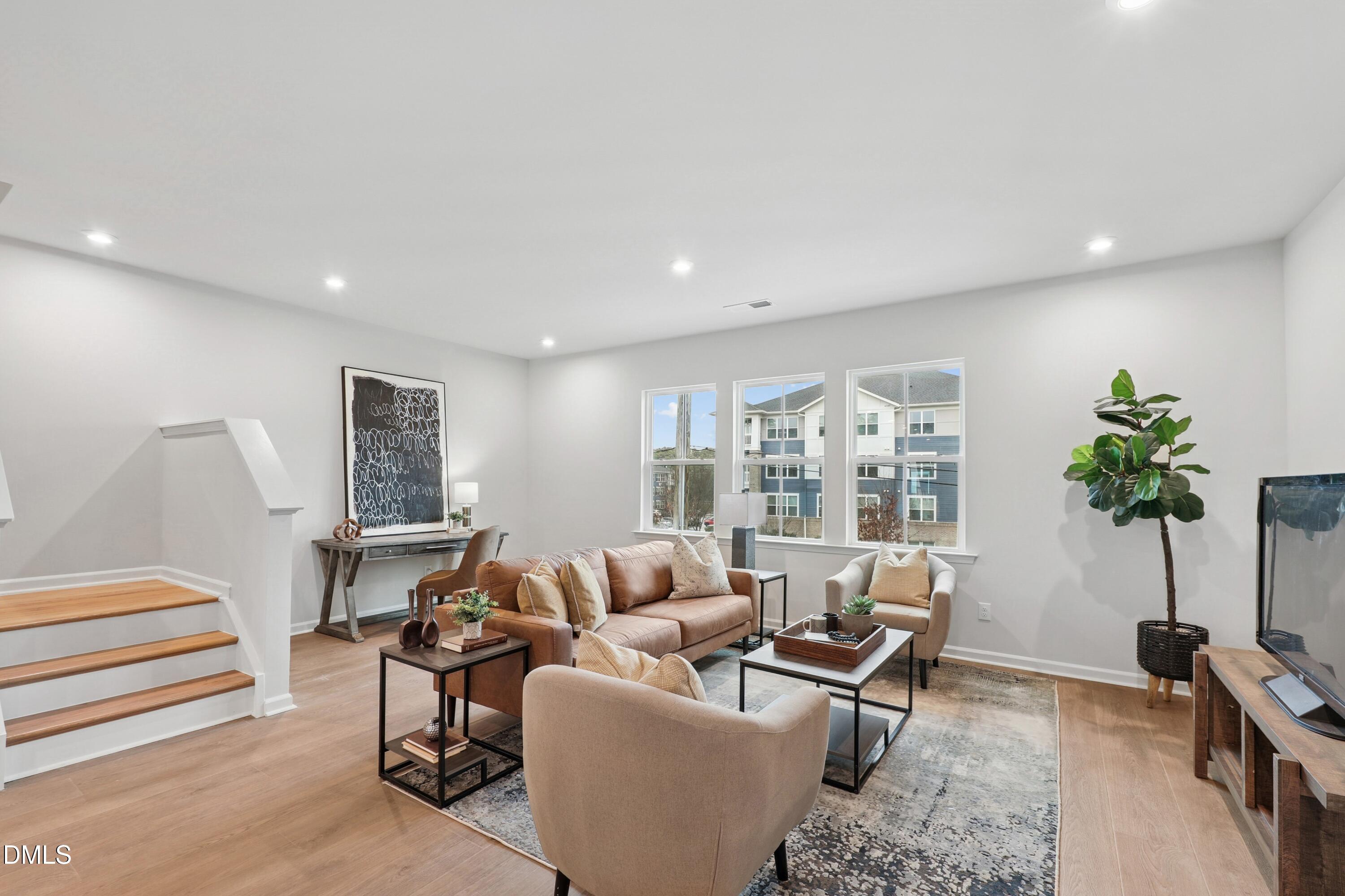 702 Hyperion Alley Property Photo 4