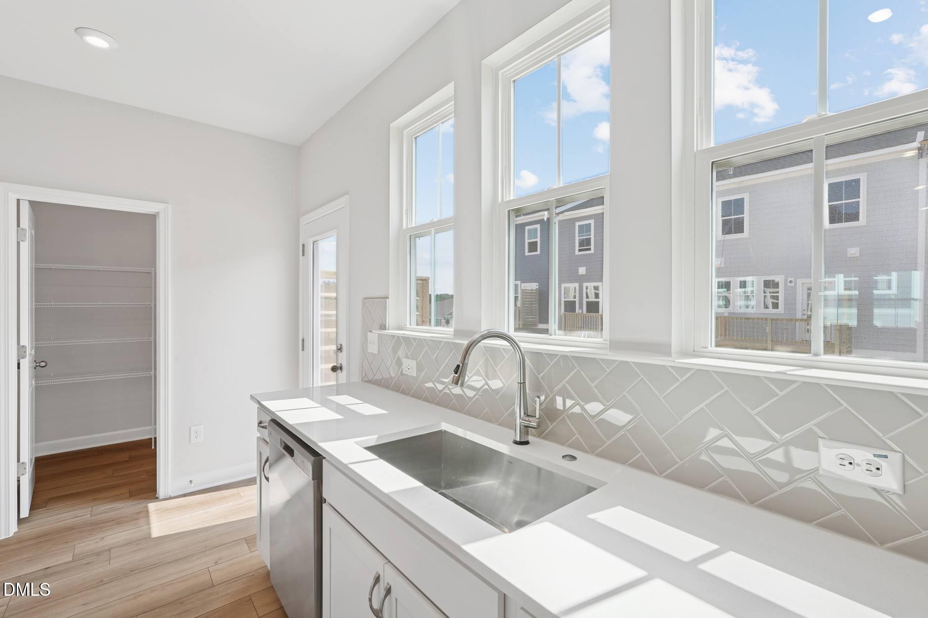 702 Hyperion Alley Property Photo 8