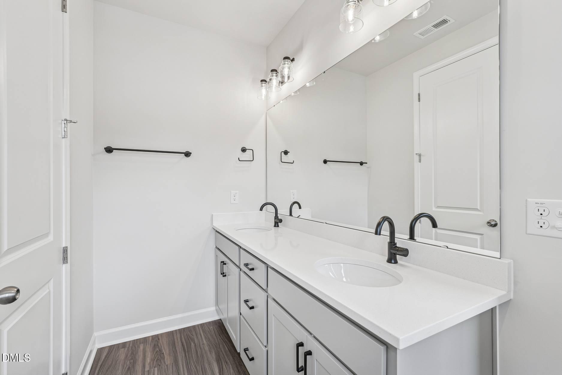 708 Hyperion Alley Property Photo 6