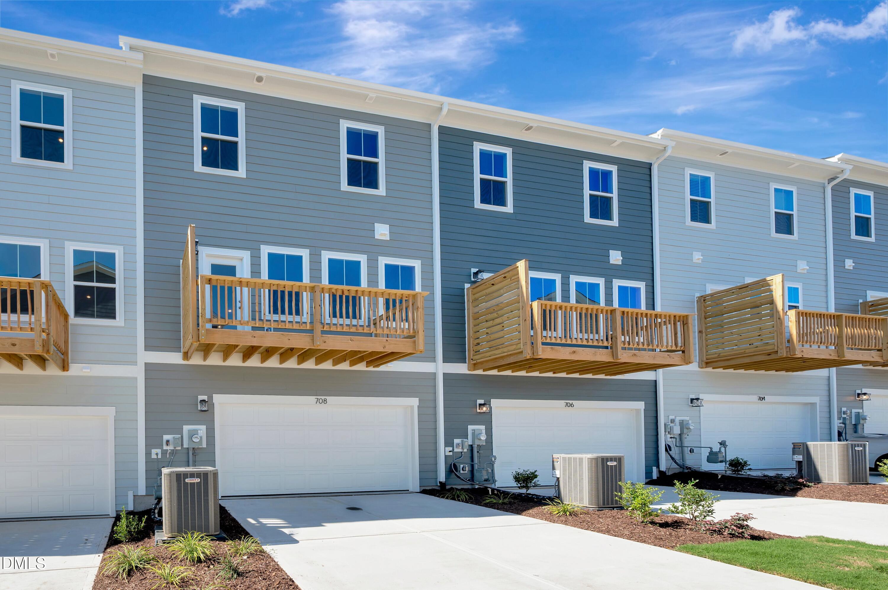 708 Hyperion Alley Property Photo 40