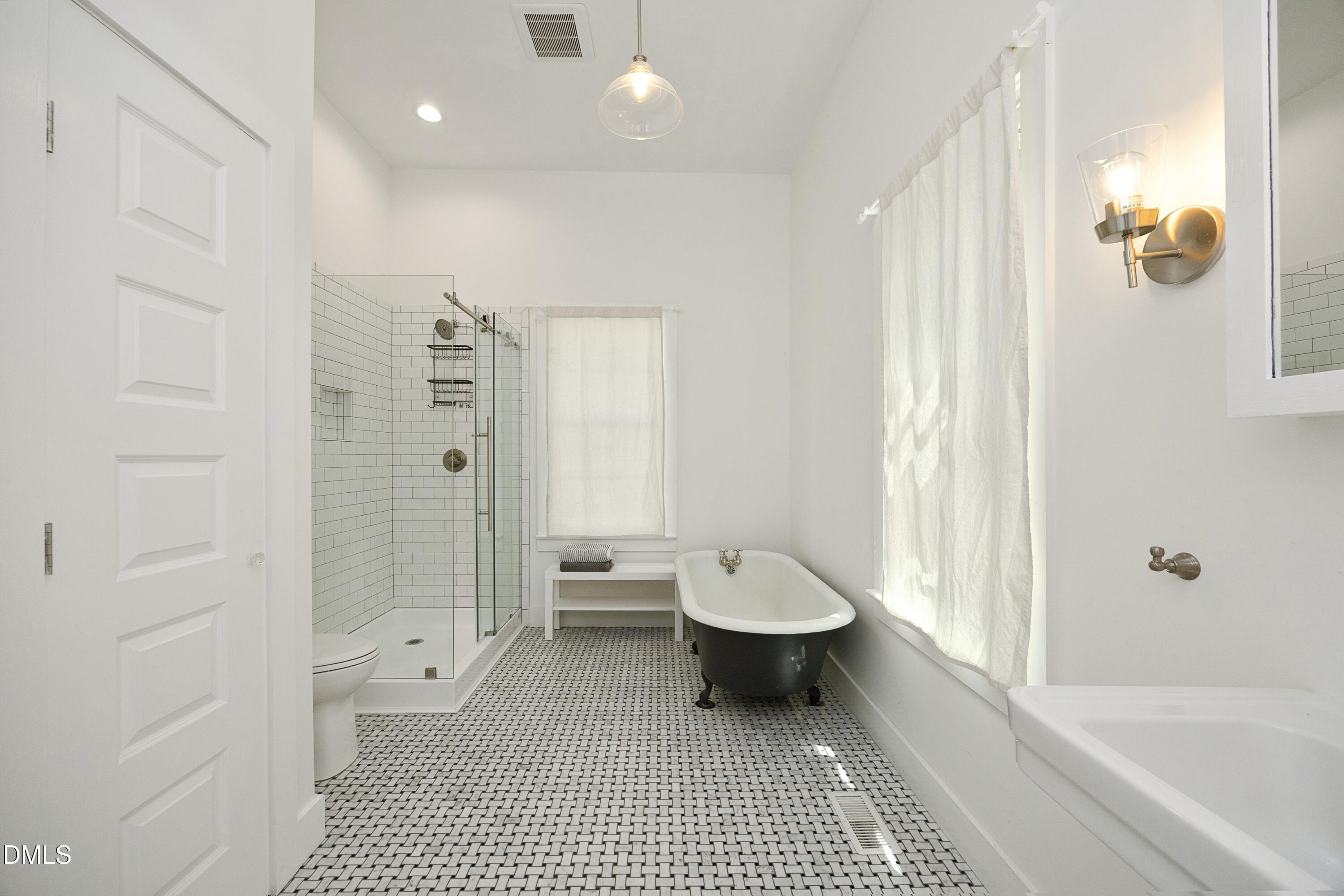 1702 E Main Street Property Photo 19