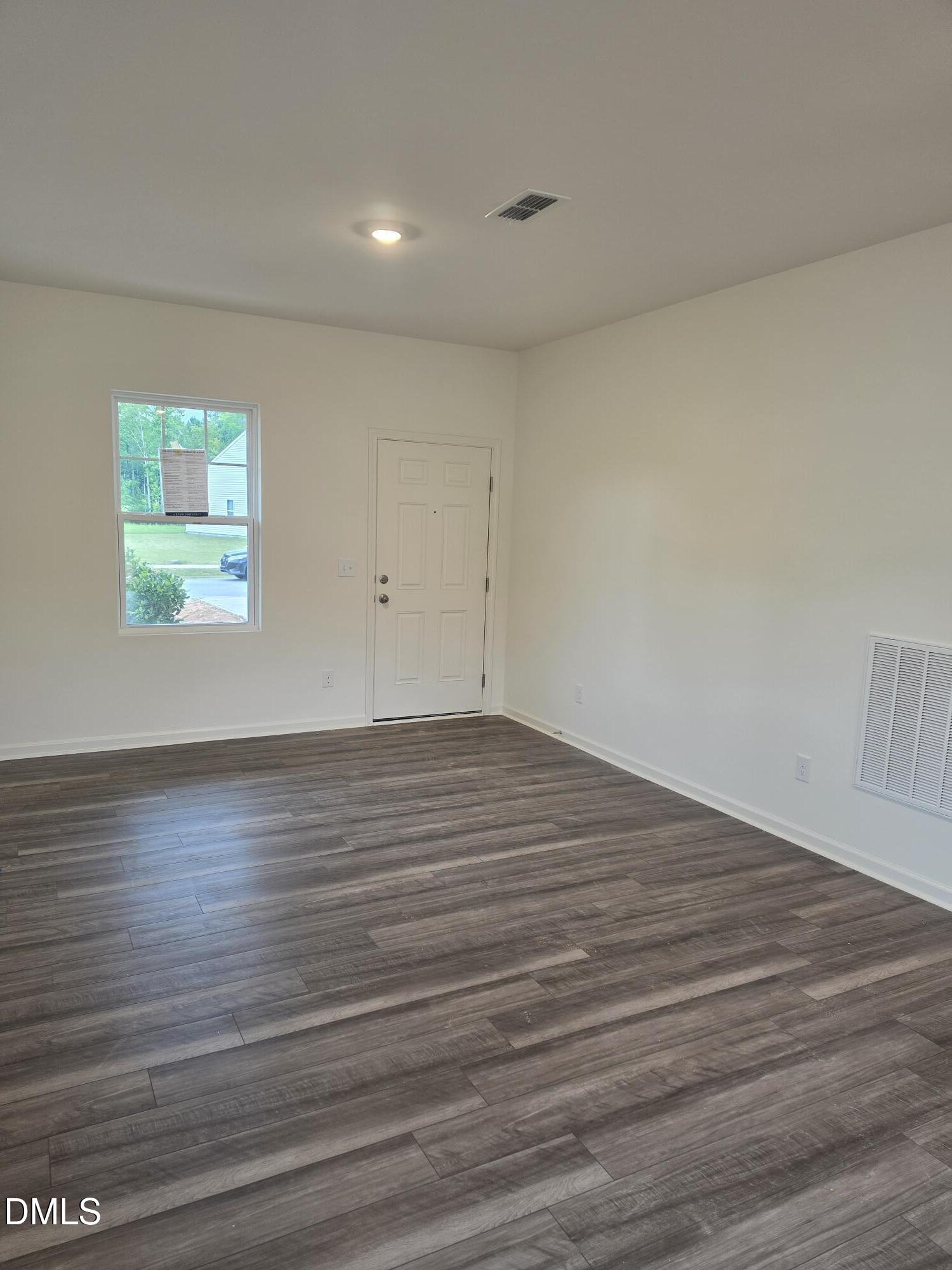 661 Essex Road Property Photo 4