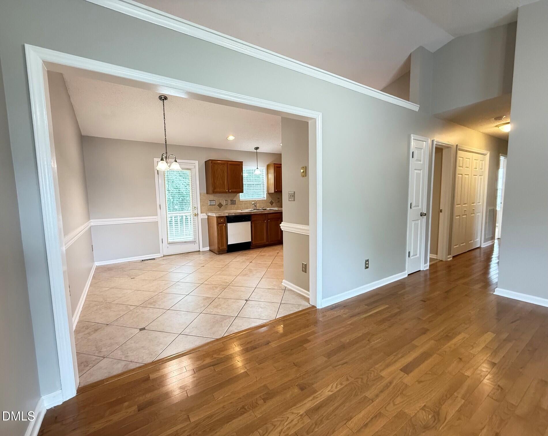 610 E Jones Avenue Property Photo 4
