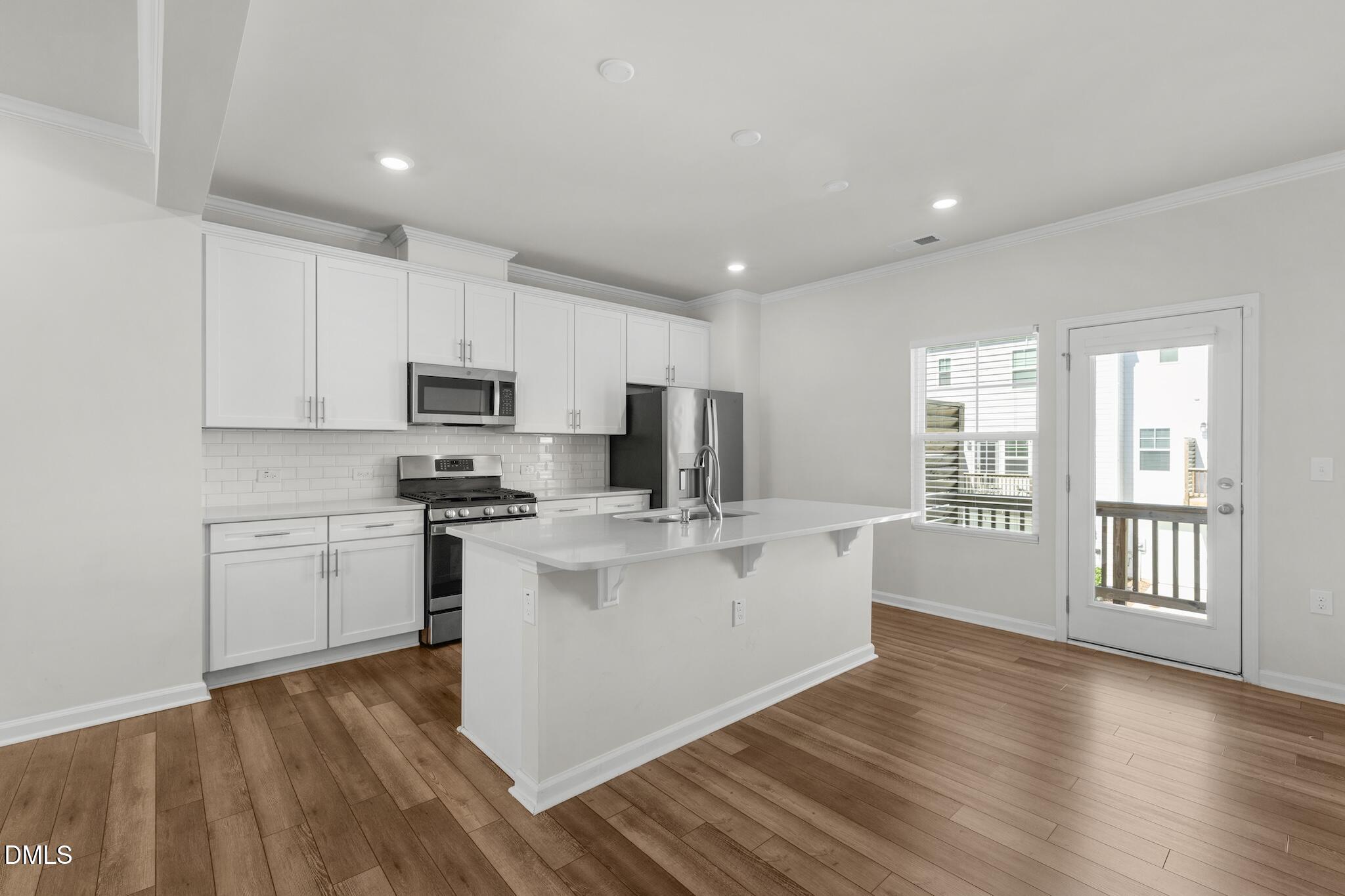 1009 Belloak Way Property Photo 9