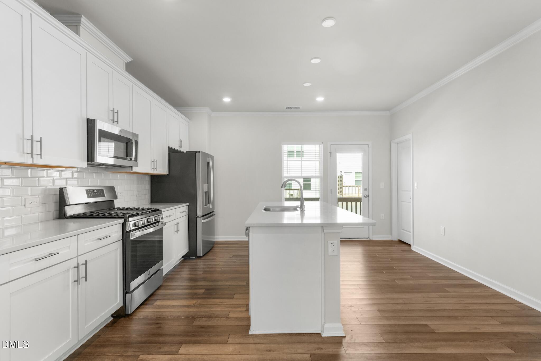 1009 Belloak Way Property Photo 10