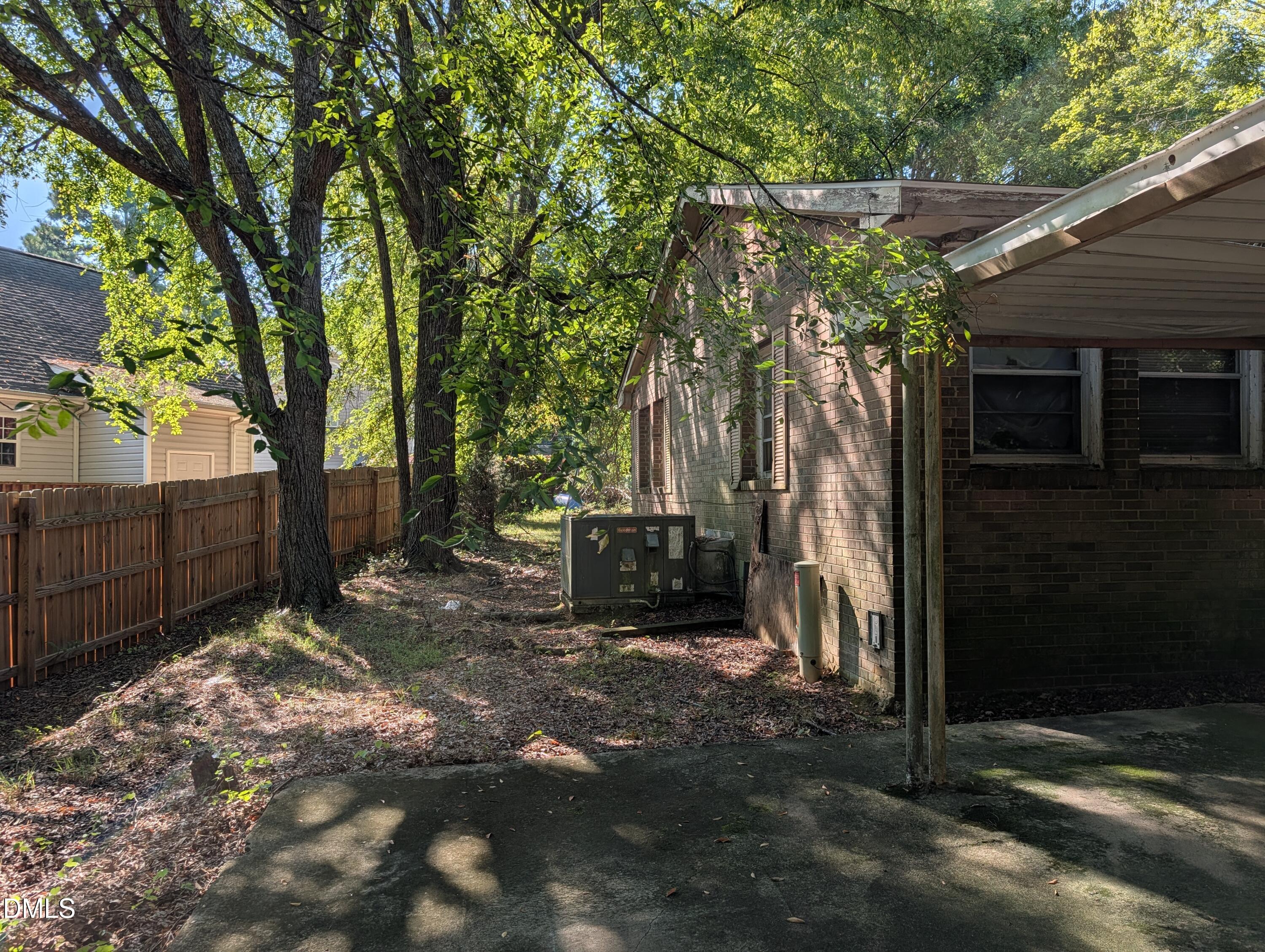 922 N White Street Property Photo 5