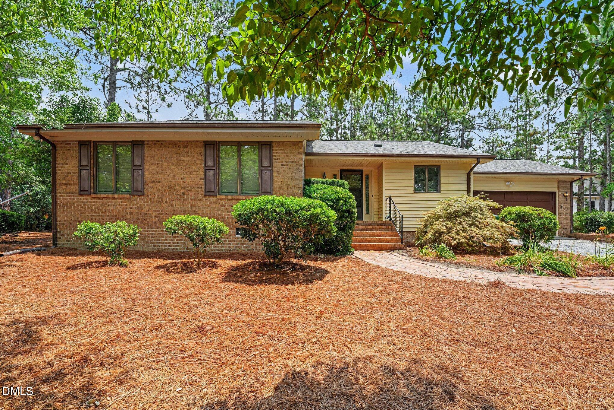 1555 Longleaf Drive E Property Photo 2