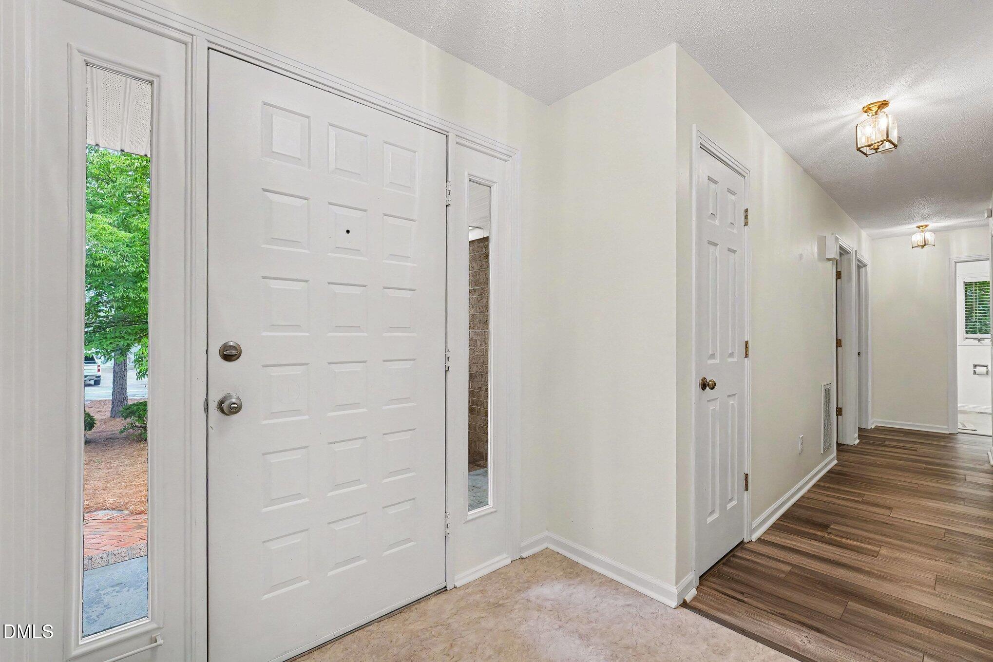 1555 Longleaf Drive E Property Photo 4