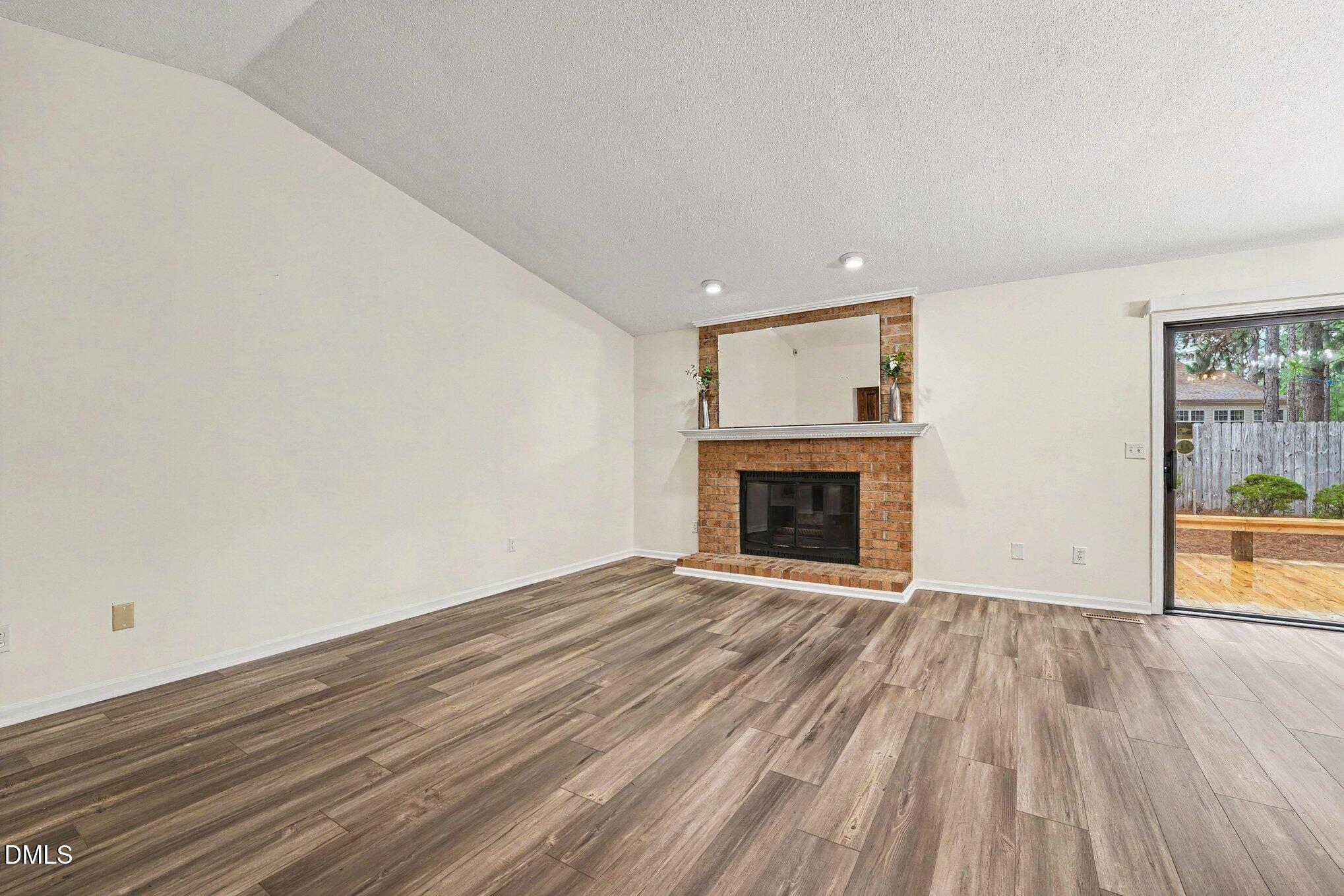 1555 Longleaf Drive E Property Photo 6