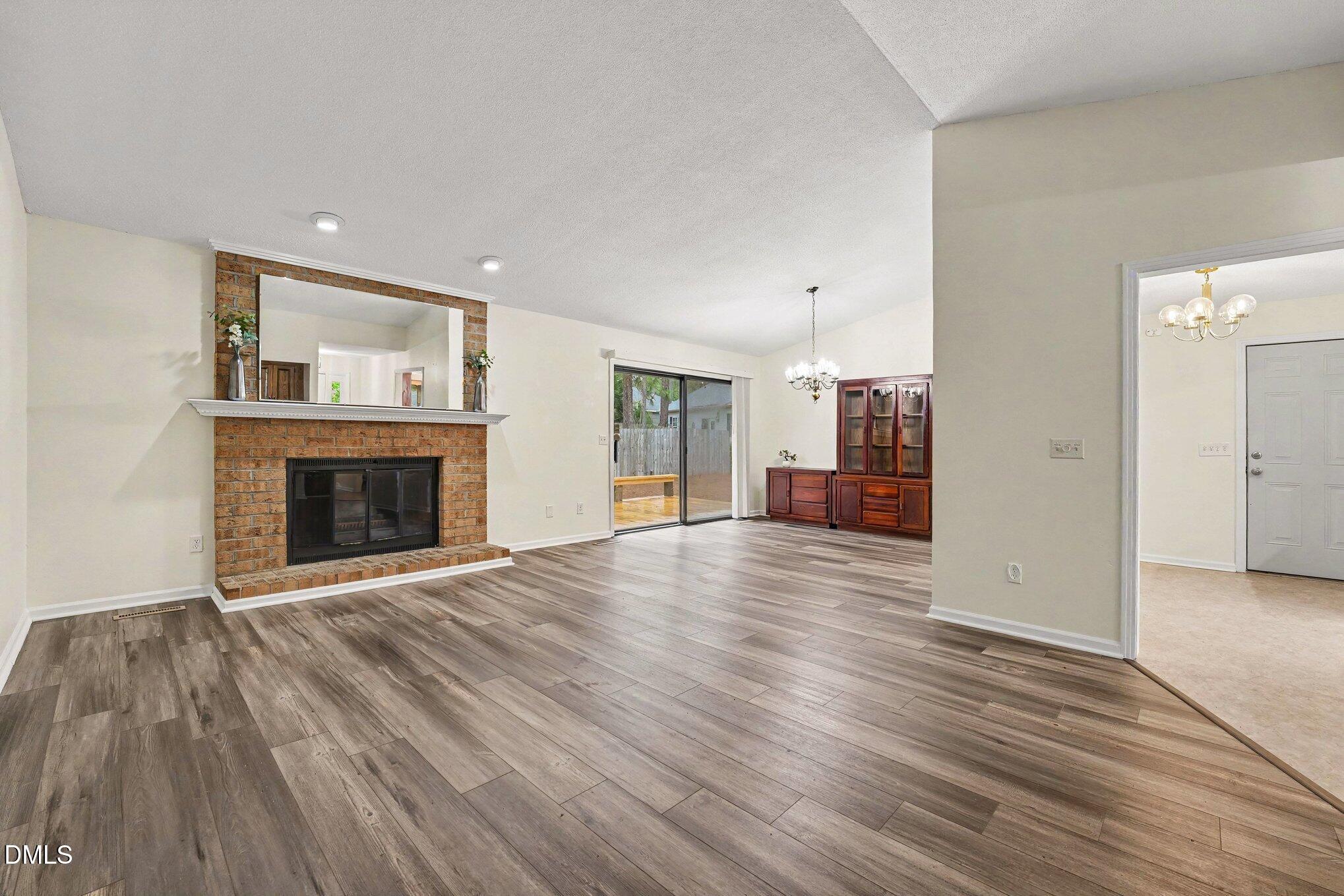 1555 Longleaf Drive E Property Photo 8