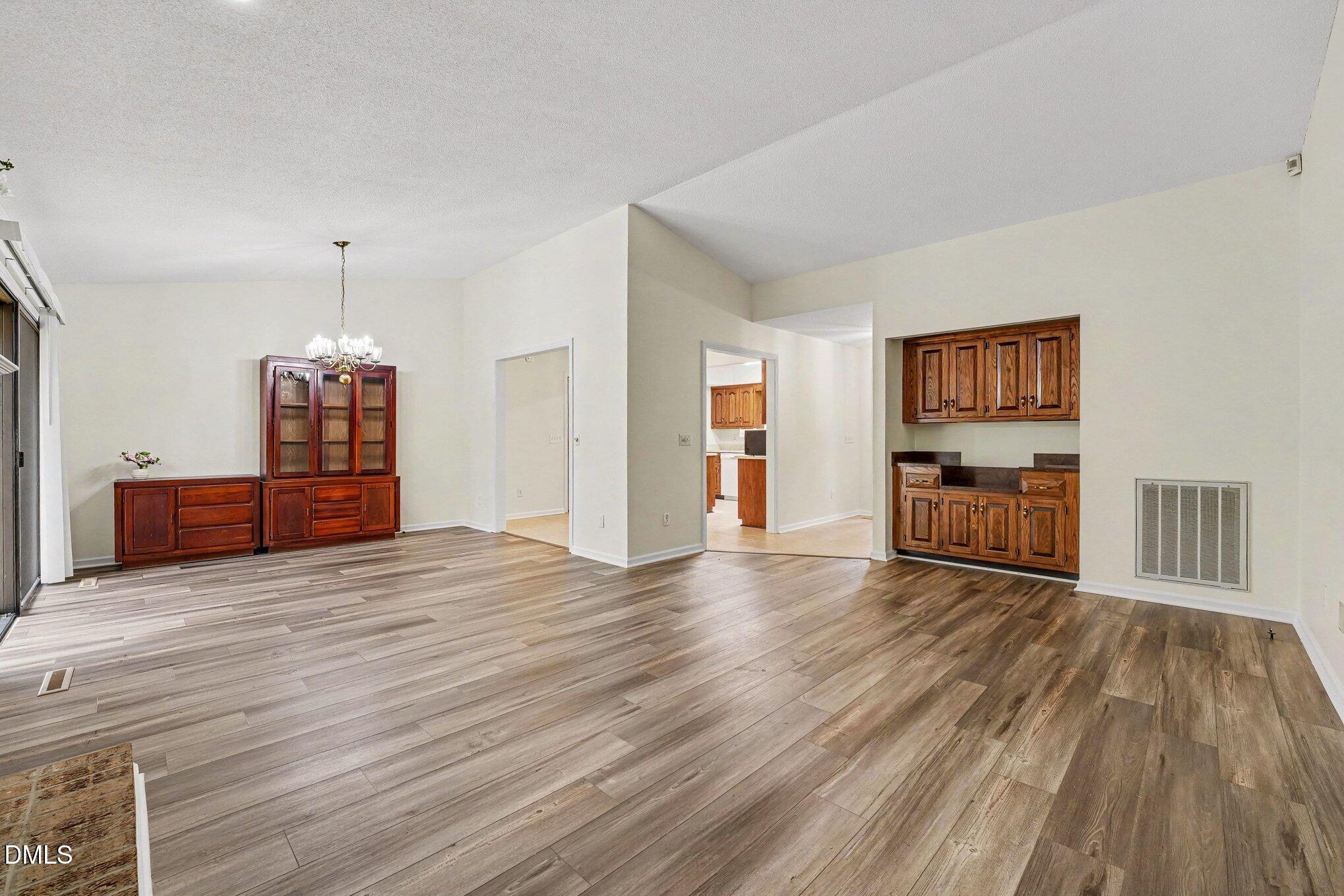 1555 Longleaf Drive E Property Photo 10