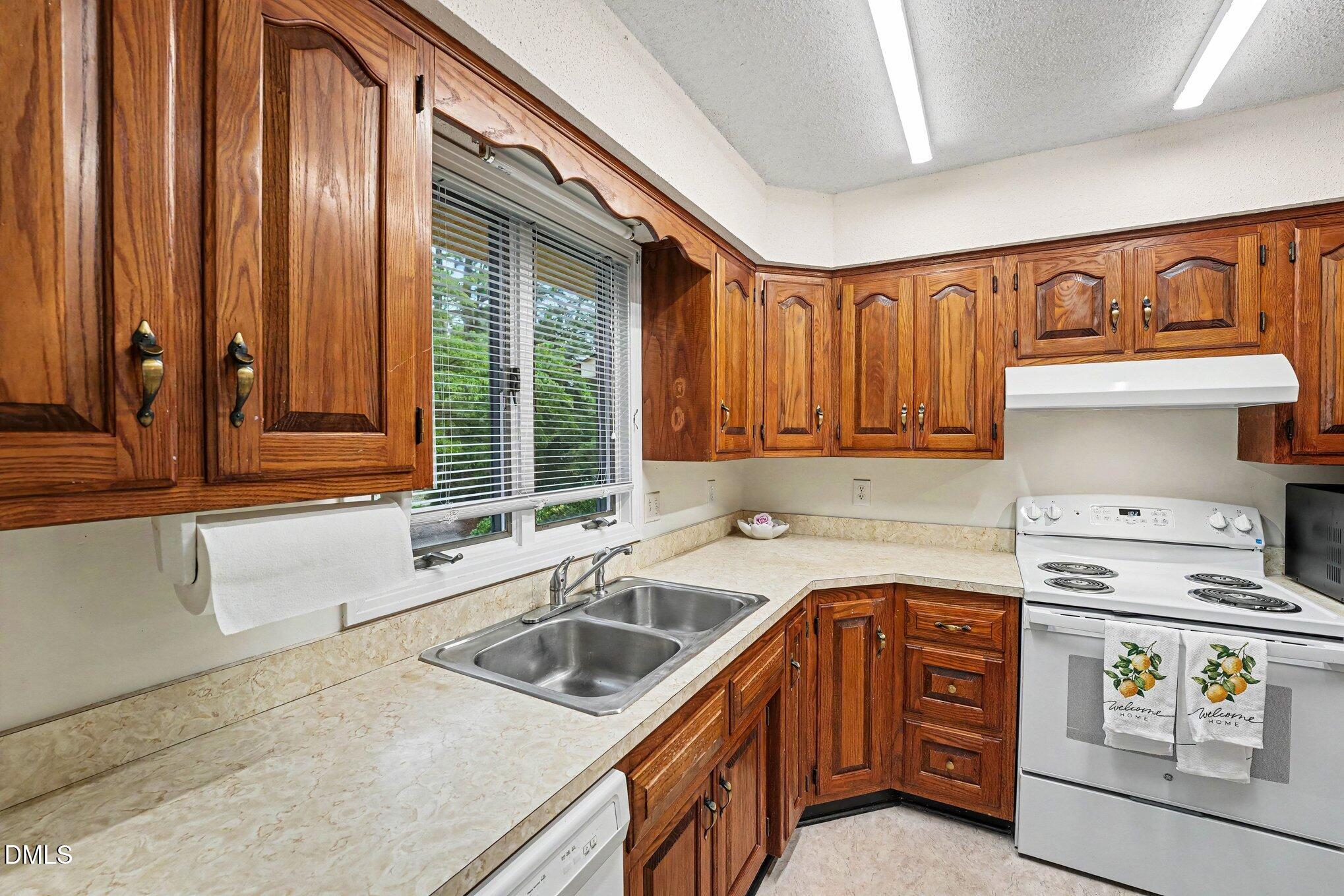 1555 Longleaf Drive E Property Photo 16