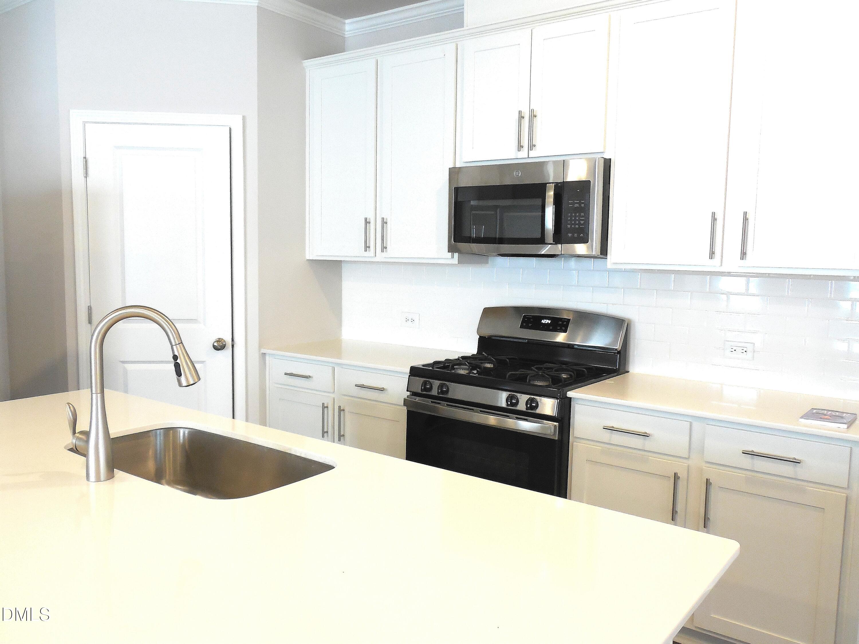 1003 Sora Way Property Photo 4