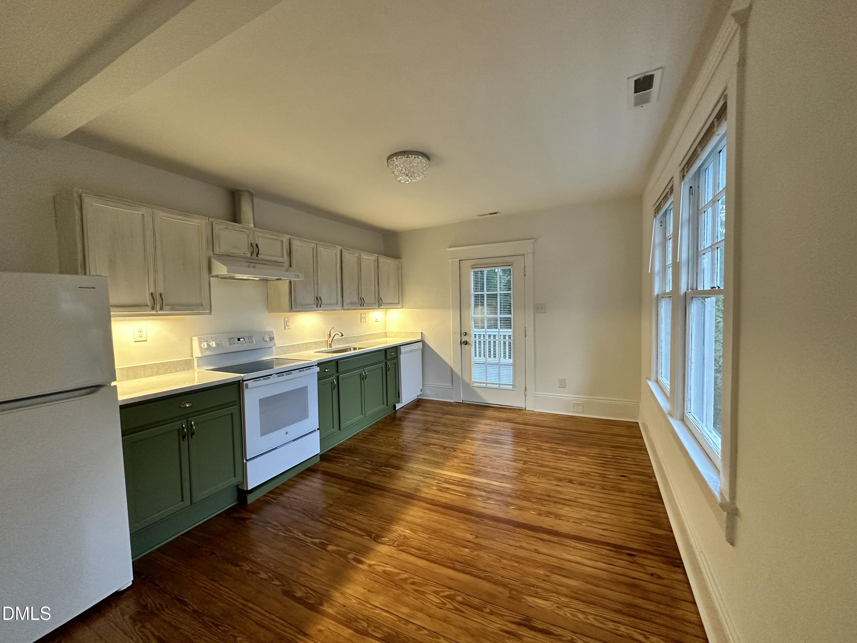 1110 Glenwood Avenue Property Photo 4