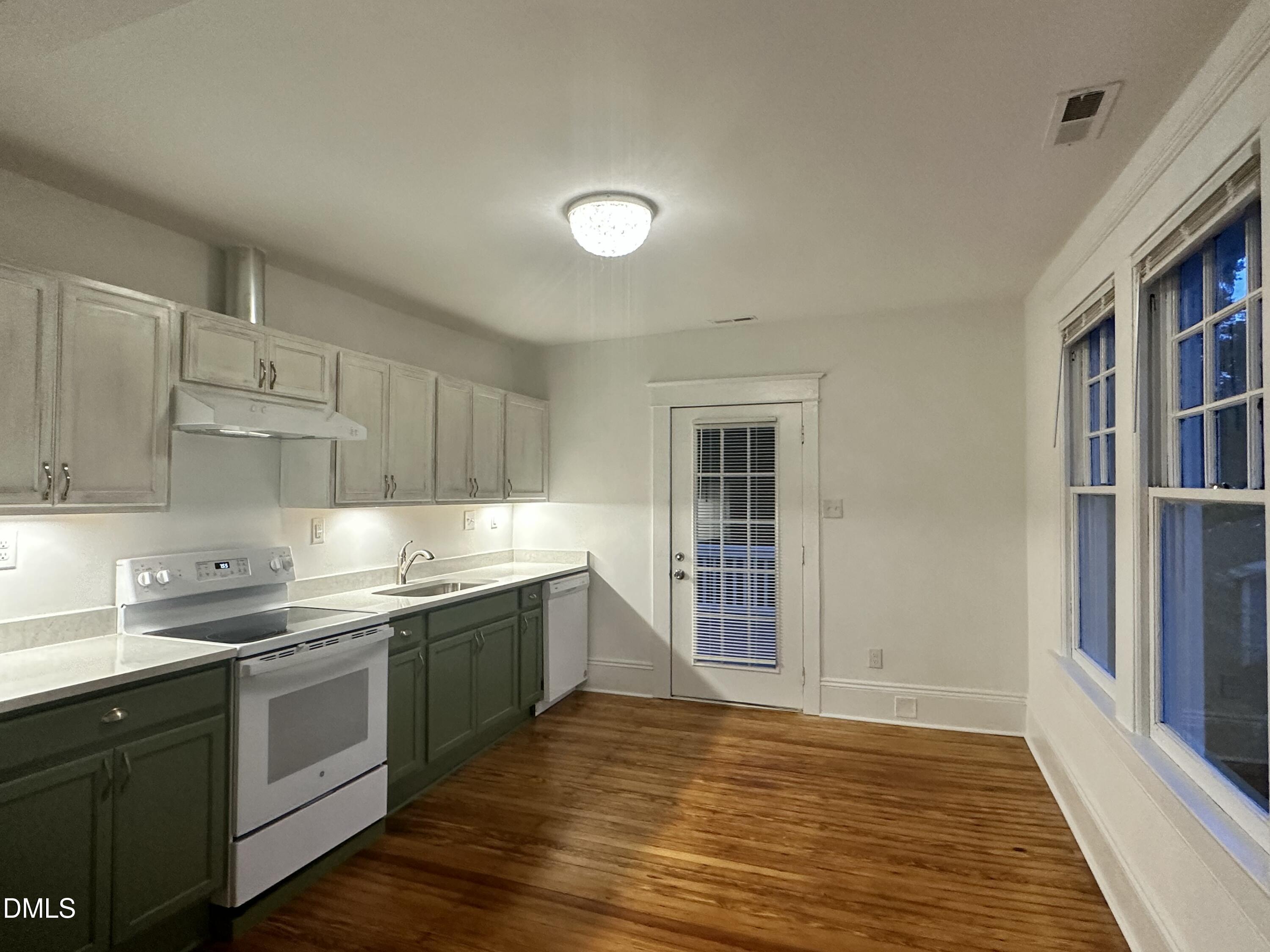 1110 Glenwood Avenue Property Photo 7