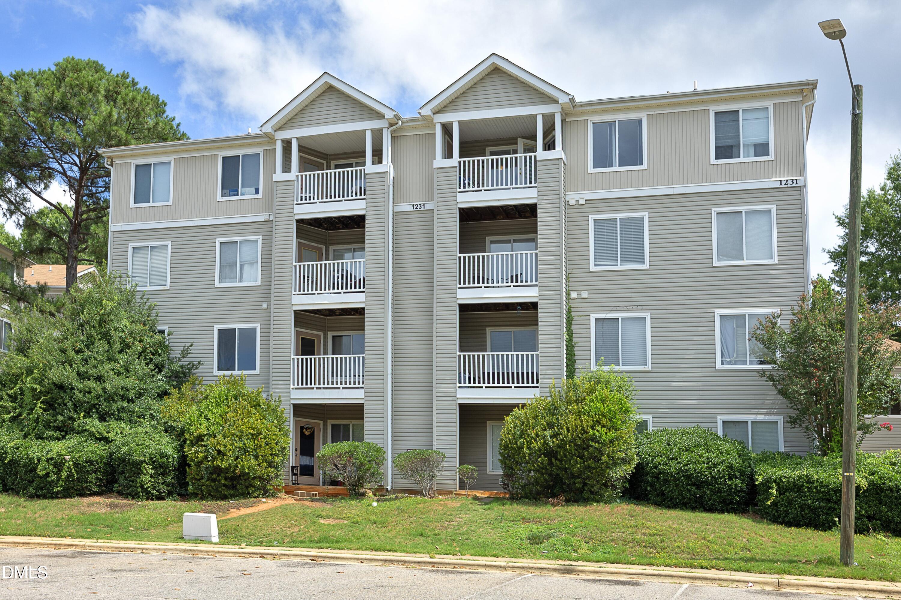 1231 University Court 104 Property Photo 1