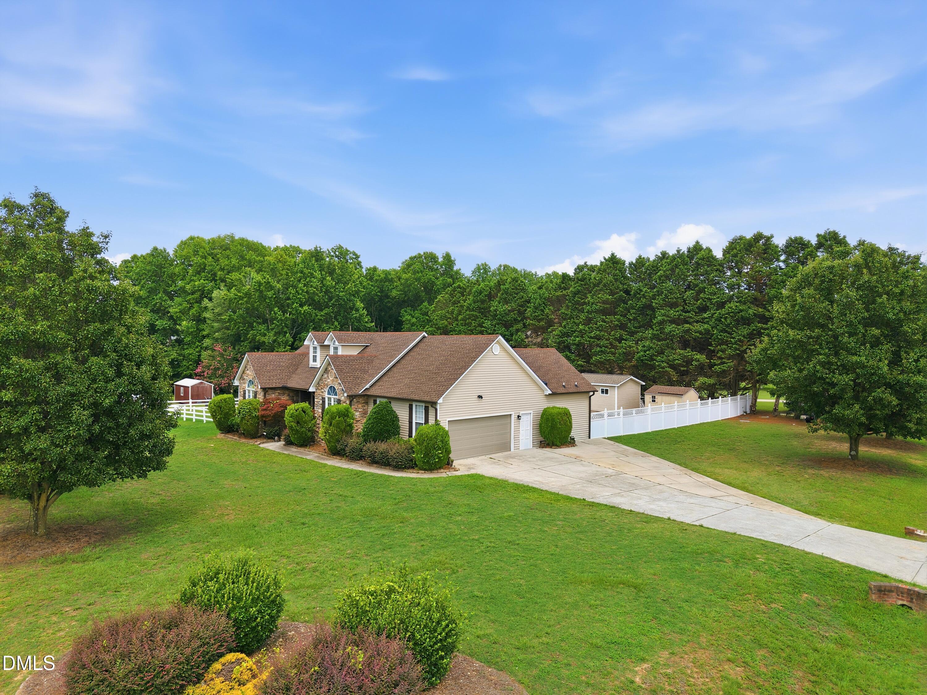 101 Aspen Circle Property Photo 3