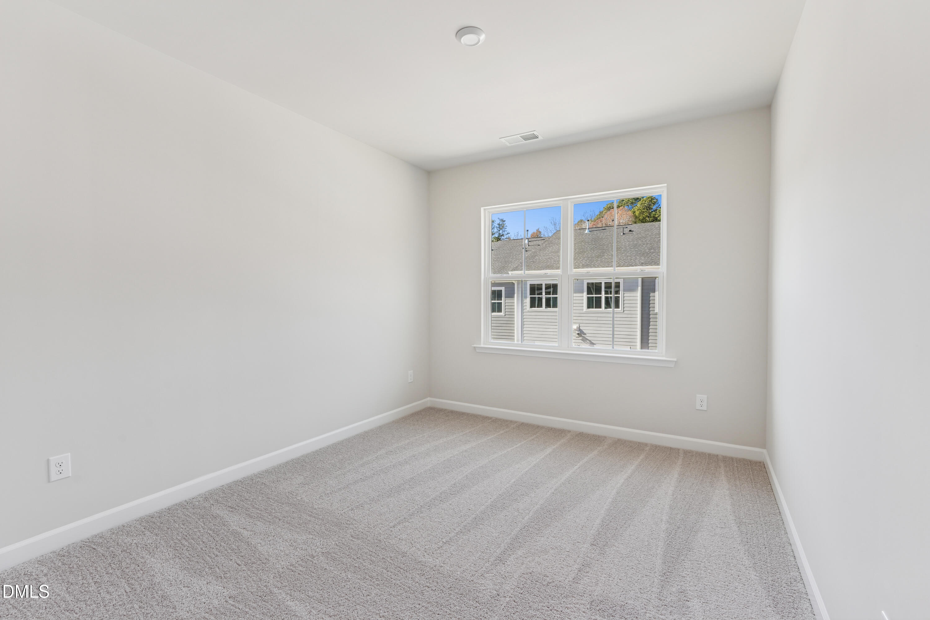 209 Solaire Alley Property Photo 13
