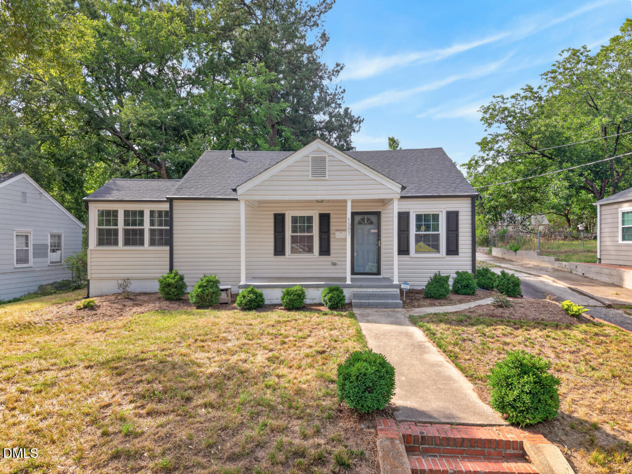1507 Robinhood Road Property Photo 2