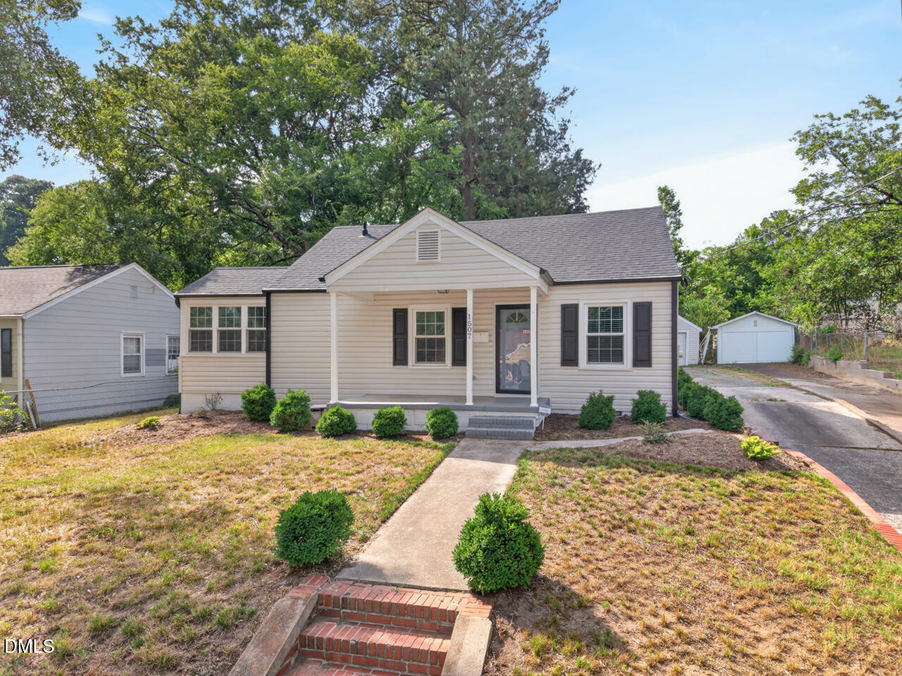 1507 Robinhood Road Property Photo 6