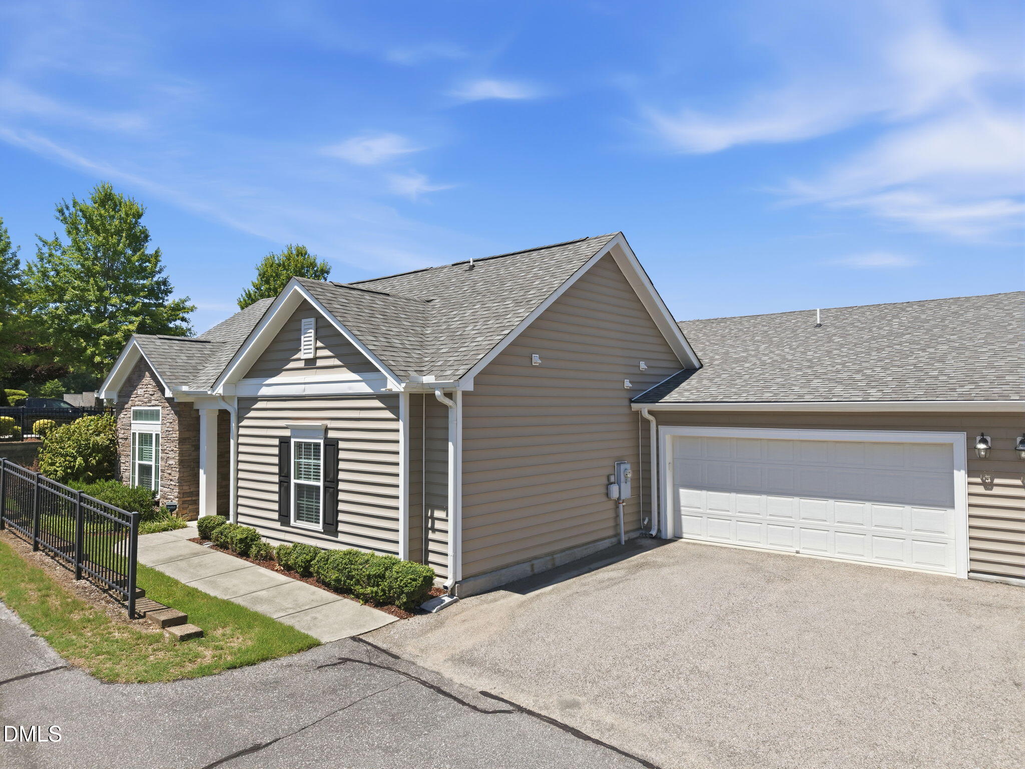 1089 Blue Bird Lane Property Photo 1