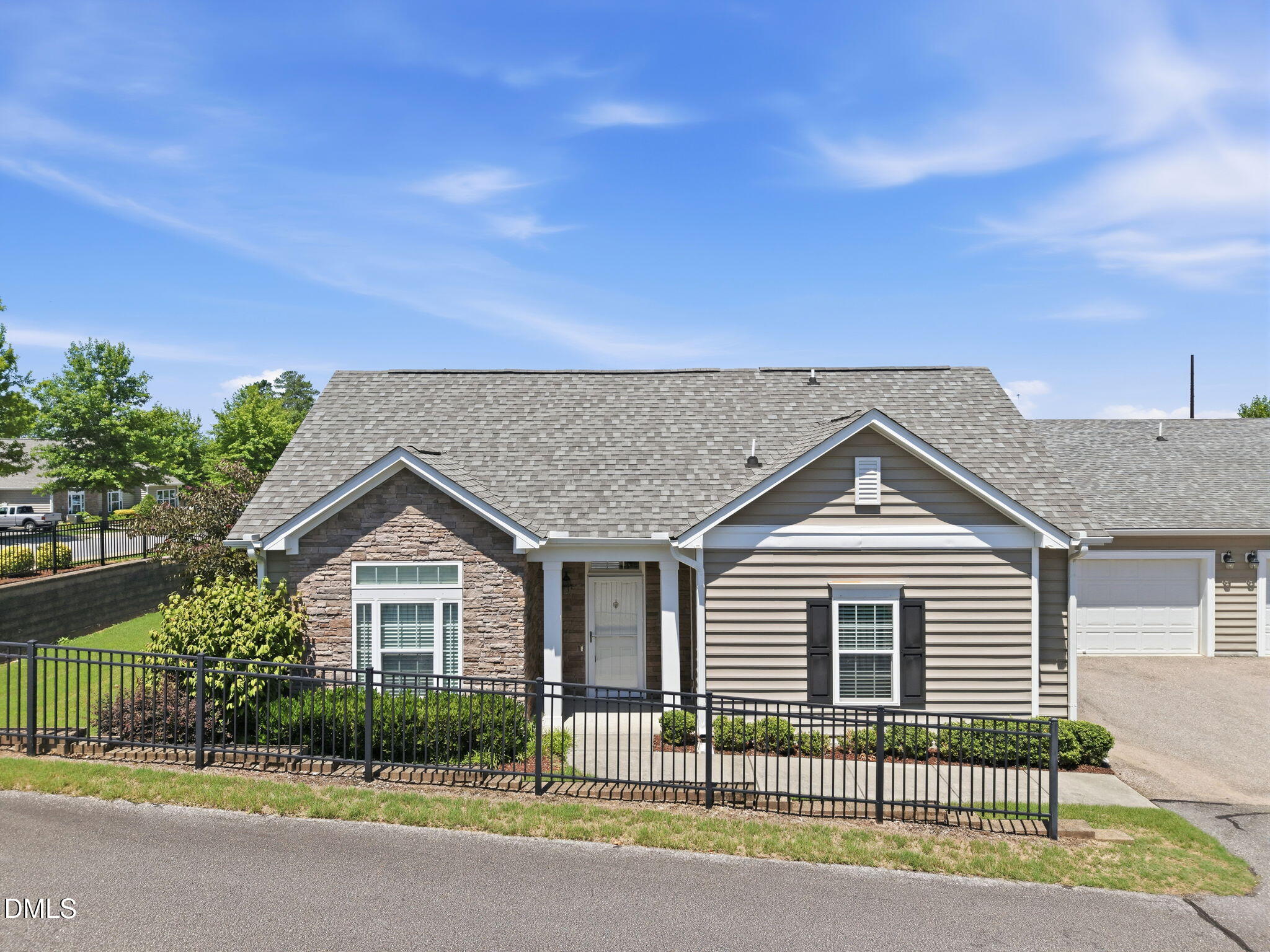 1089 Blue Bird Lane Property Photo 2