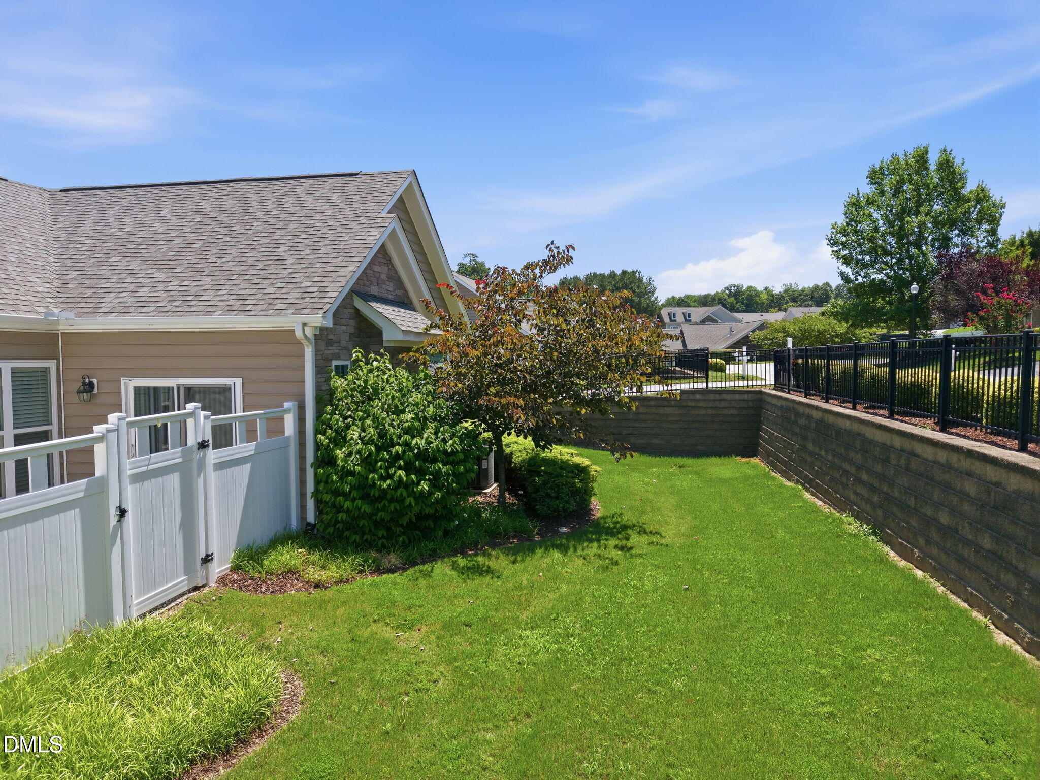 1089 Blue Bird Lane Property Photo 3