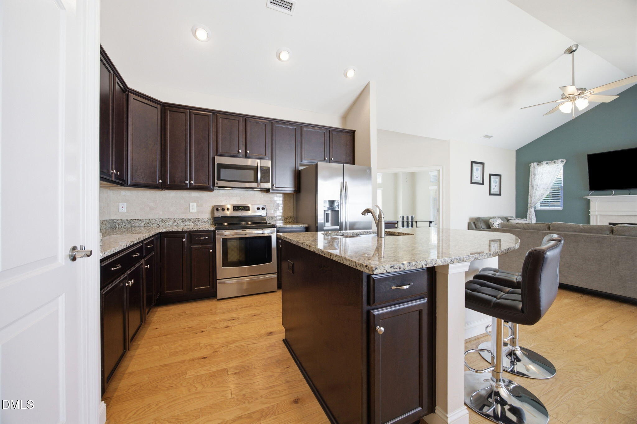 1089 Blue Bird Lane Property Photo 8