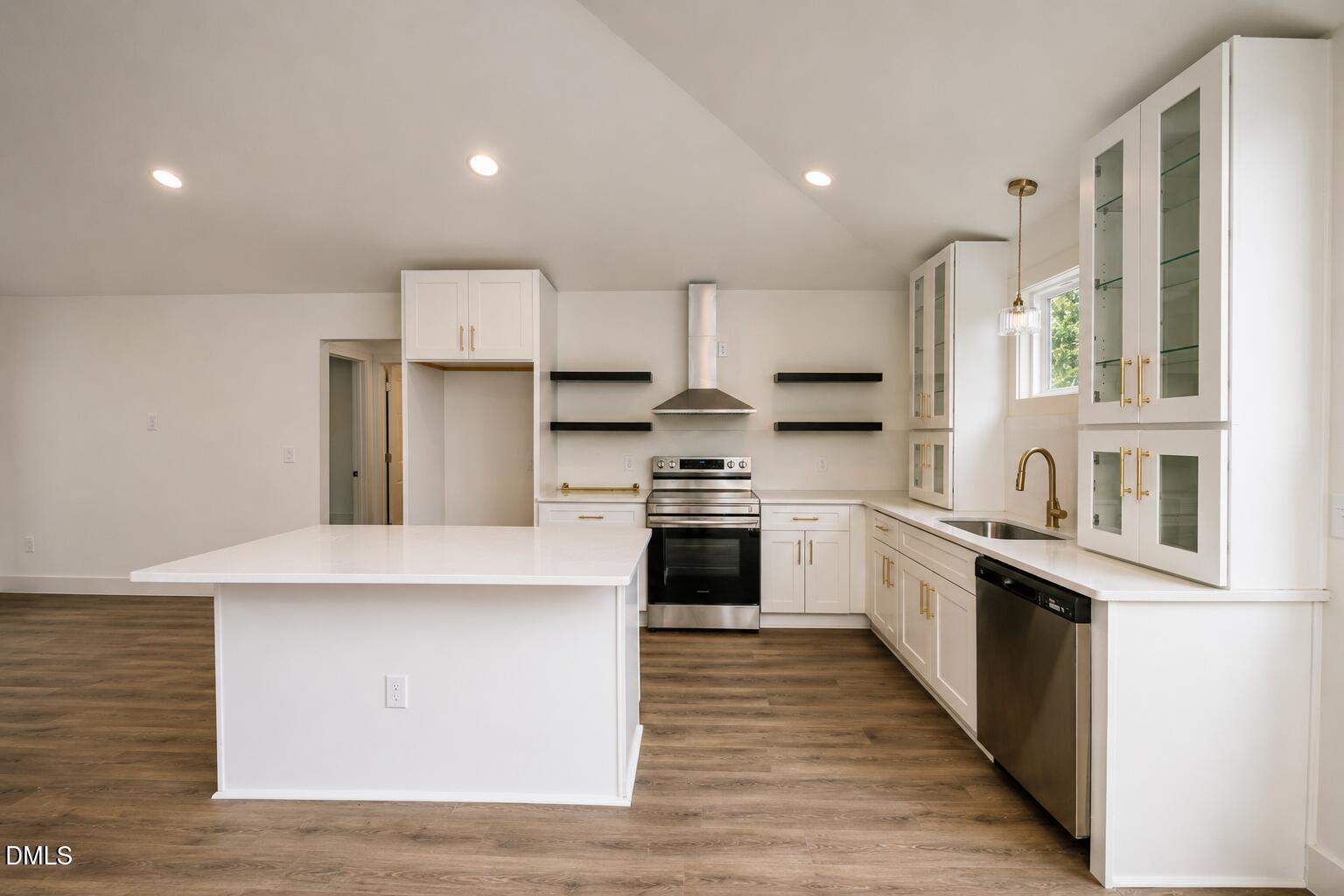 606 E Bay Street Property Photo 2