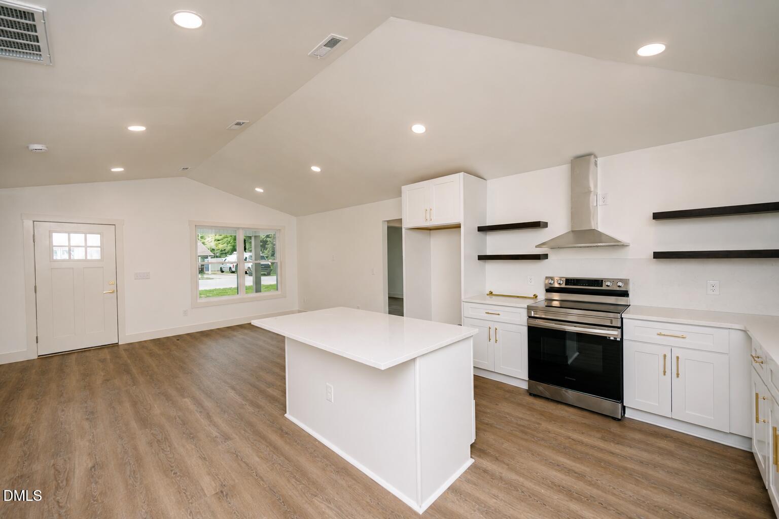 606 E Bay Street Property Photo 4